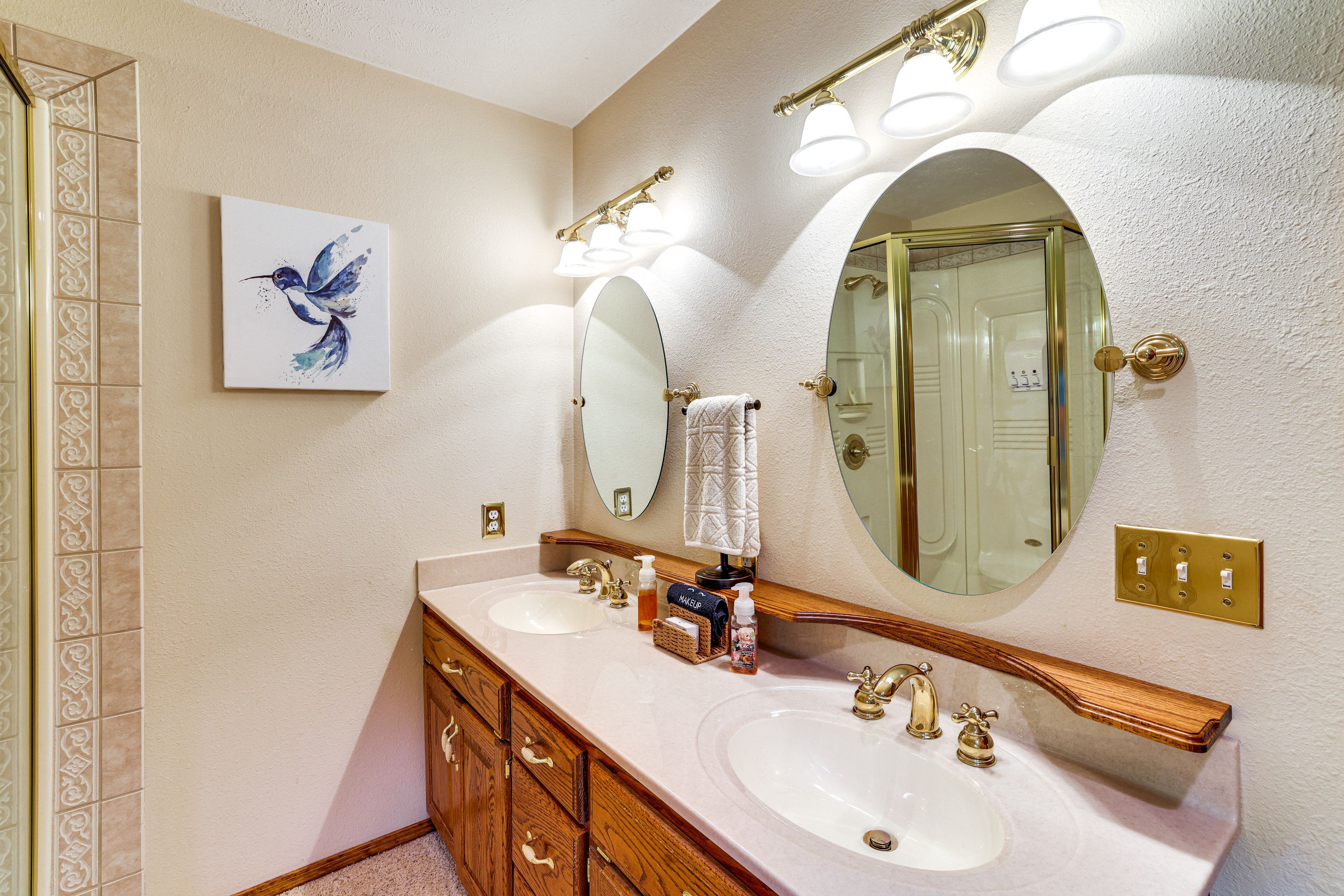 Full Bath | Towels | Hair Dryer | Main Level