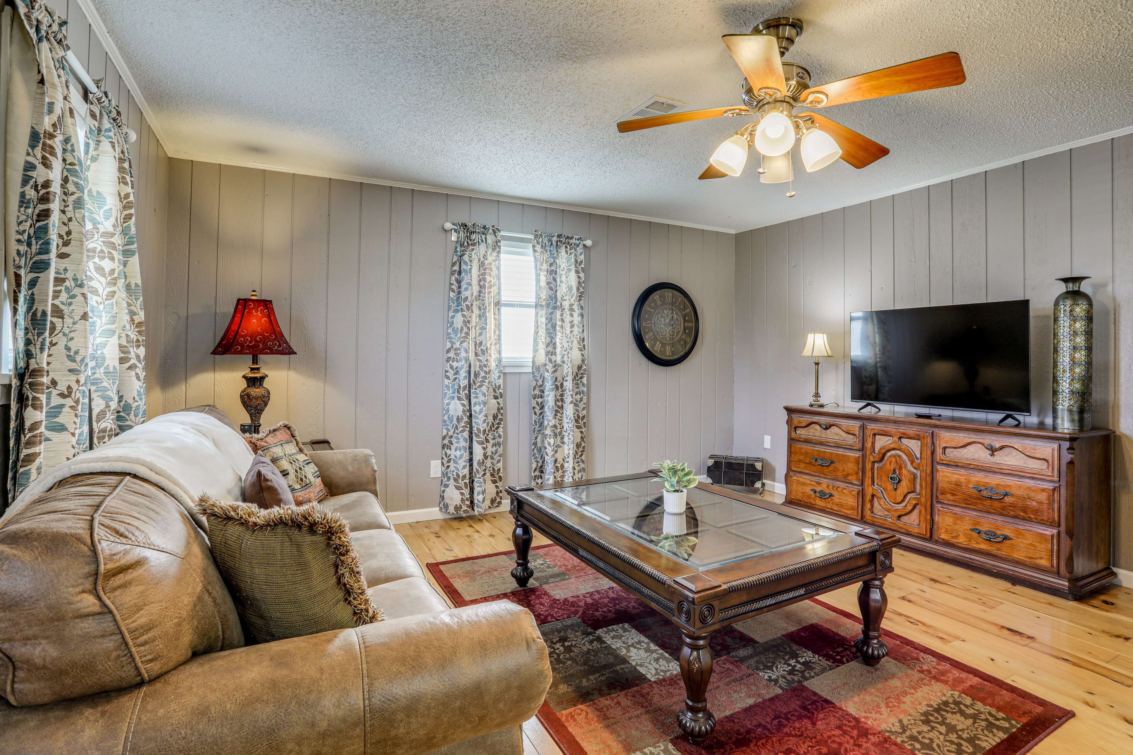 Living Room | Queen Sleeper Sofa