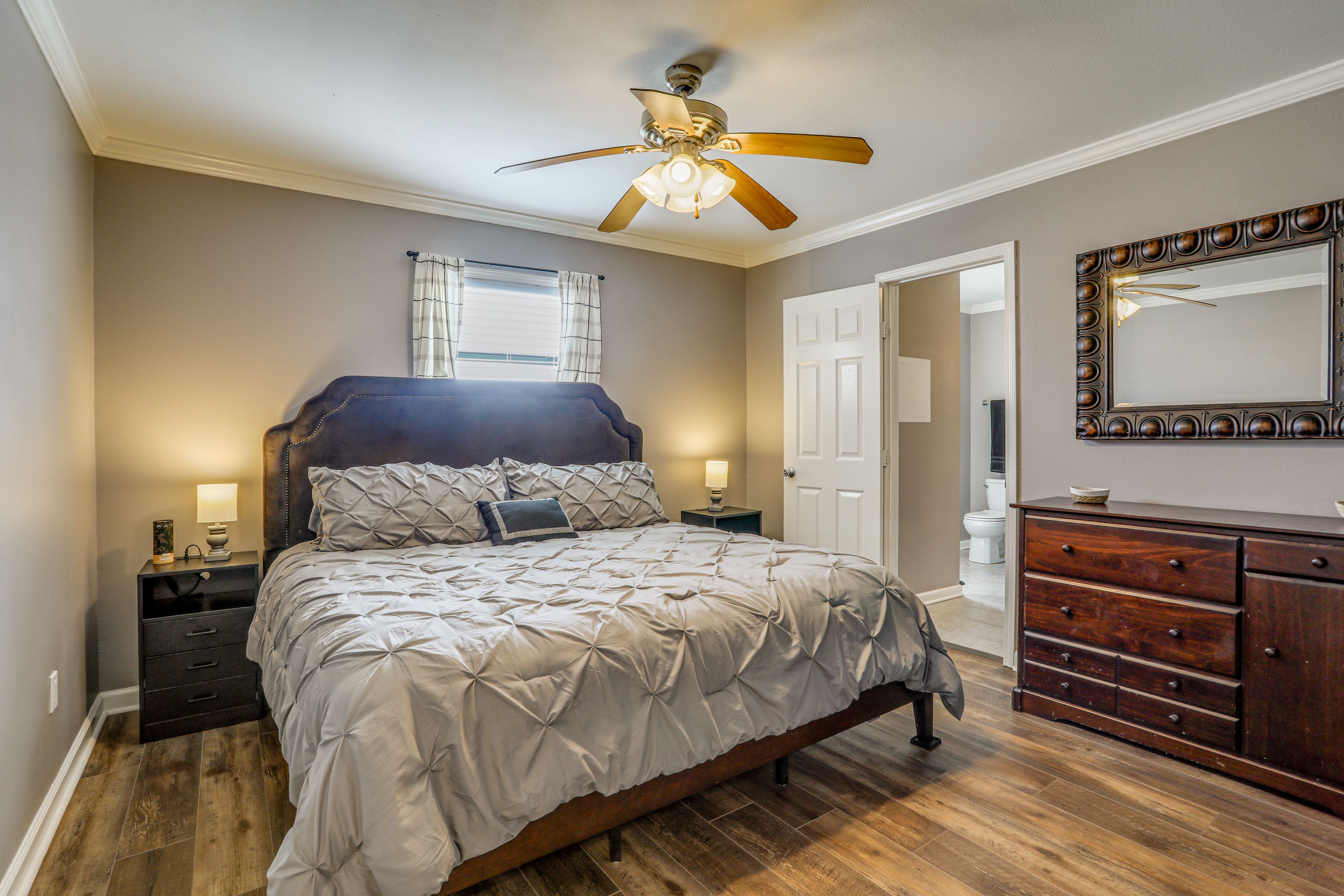 Bedroom 1 | King Bed