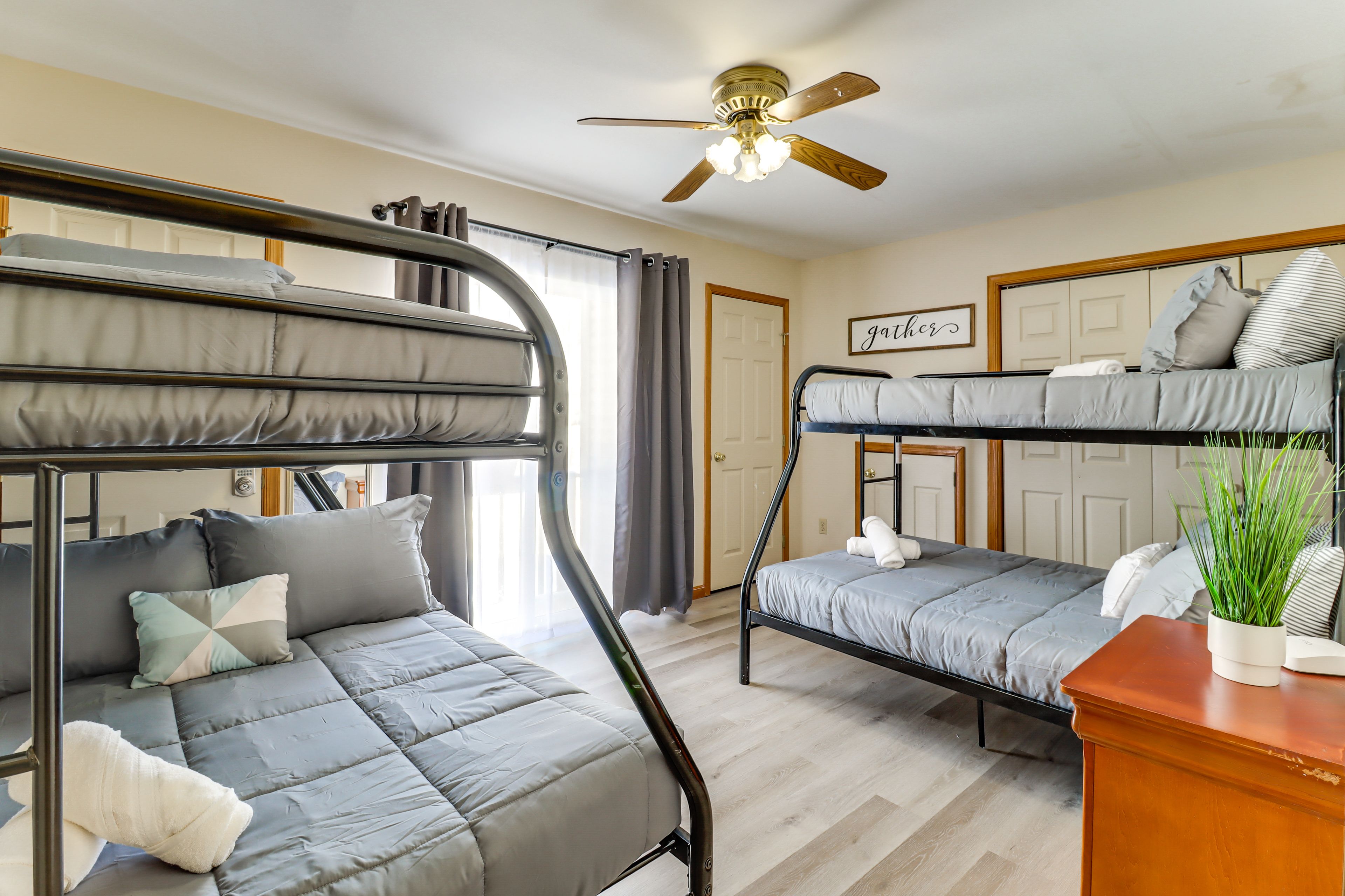 Bedroom 2 | 2 Twin/Queen Bunk Beds | 1st Floor