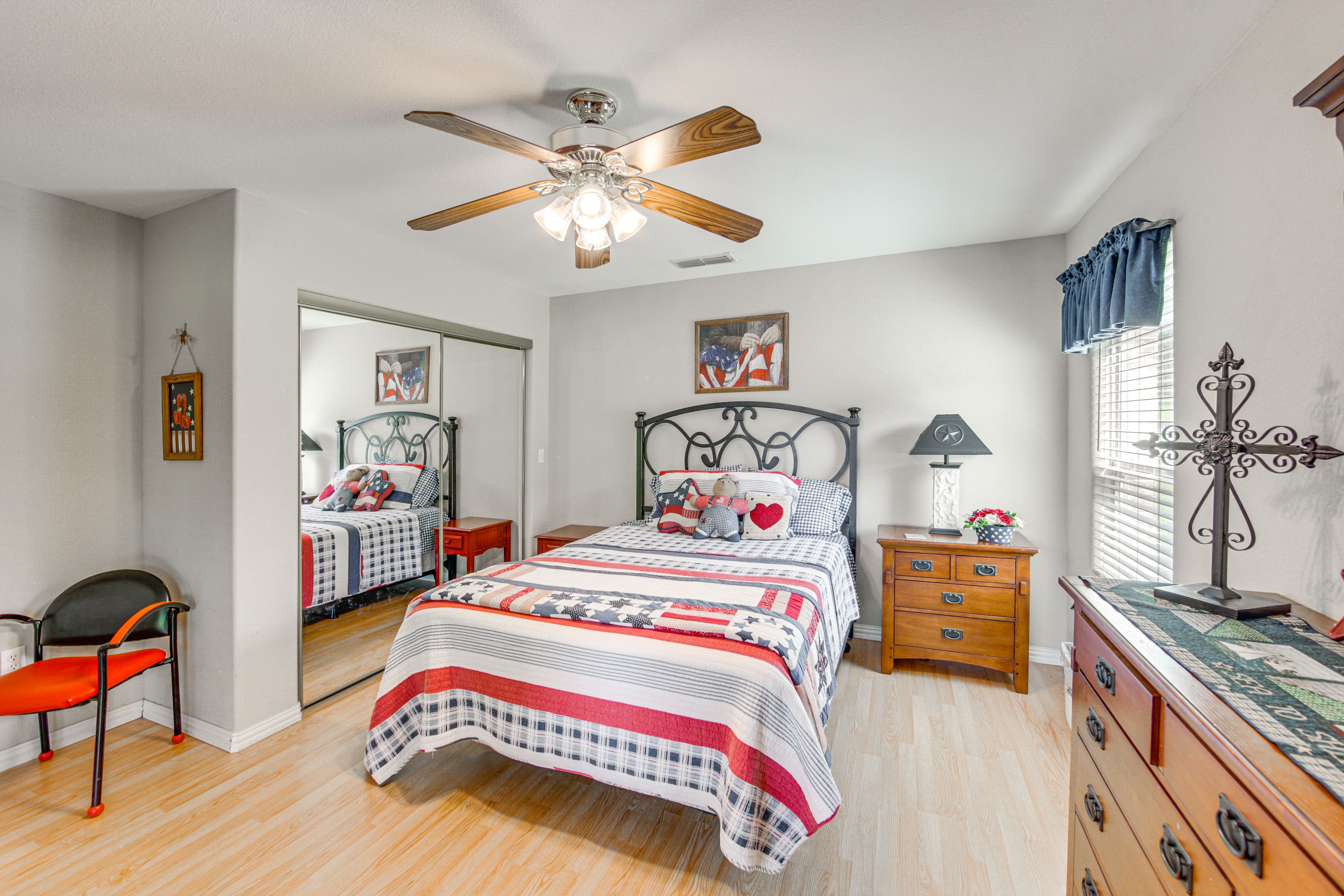 Bedroom 3 | Queen Bed