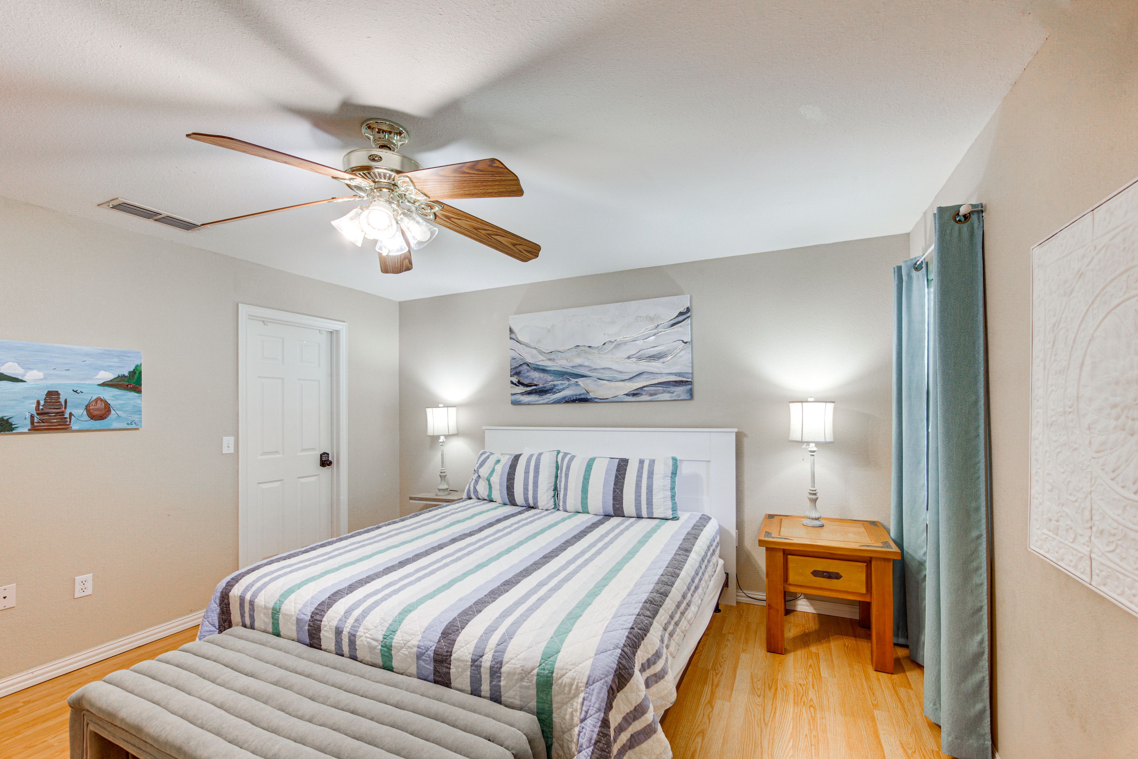Bedroom 2 | King Bed | Smart TV
