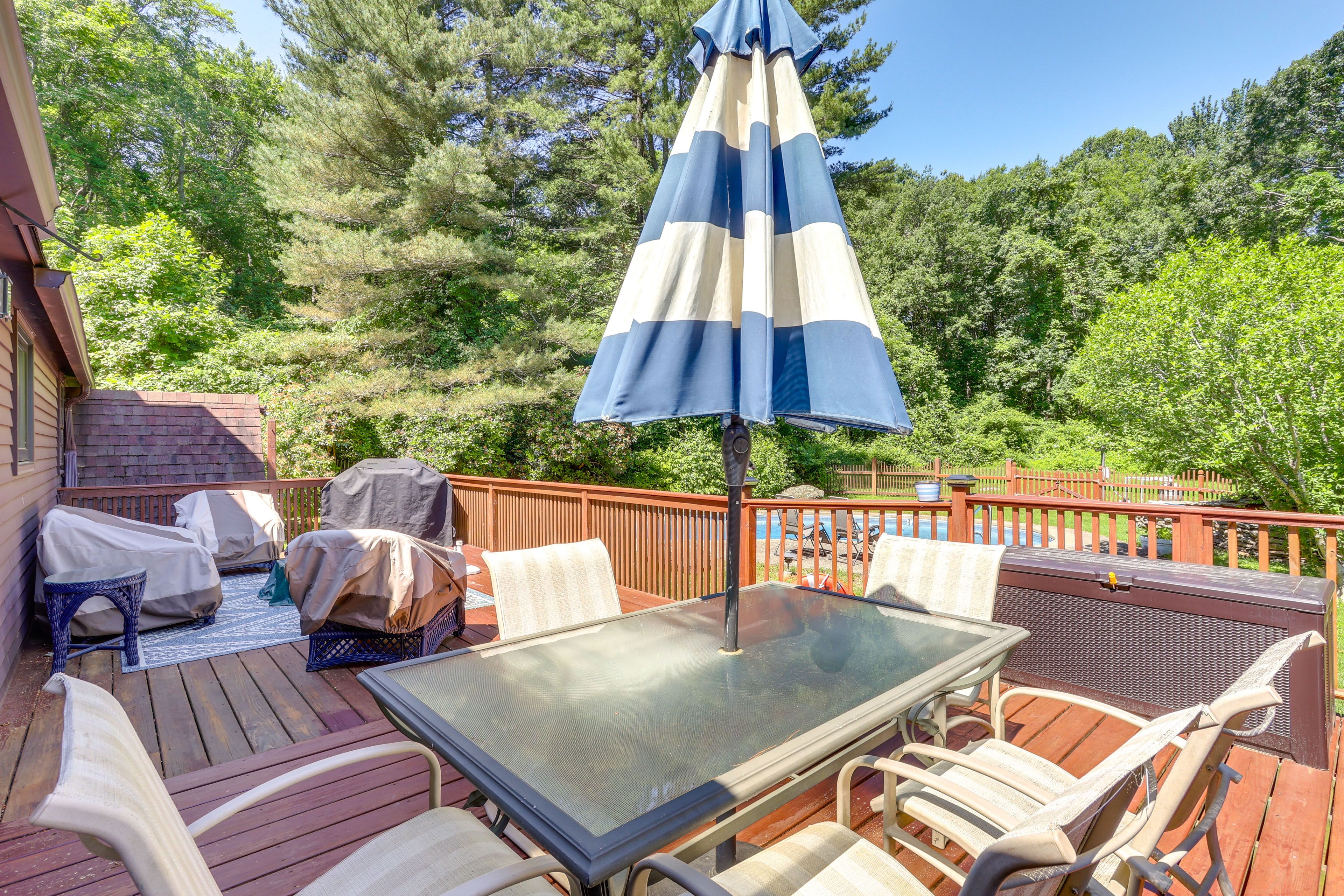 Deck | Outdoor Dining Area | Gas Grill | Lounge Seating