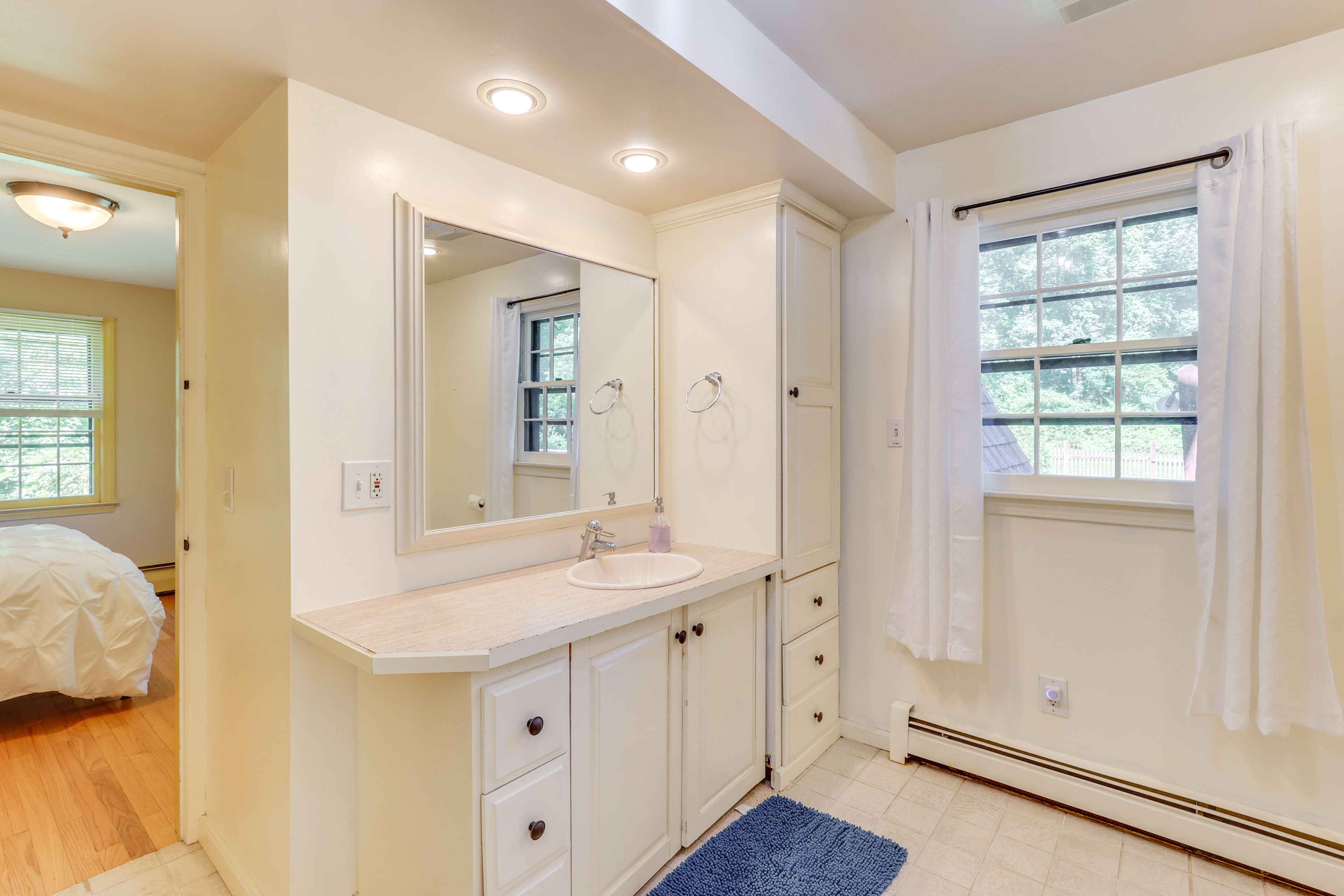 Full Bathroom | Shower | Complimentary Toiletries | Main Level