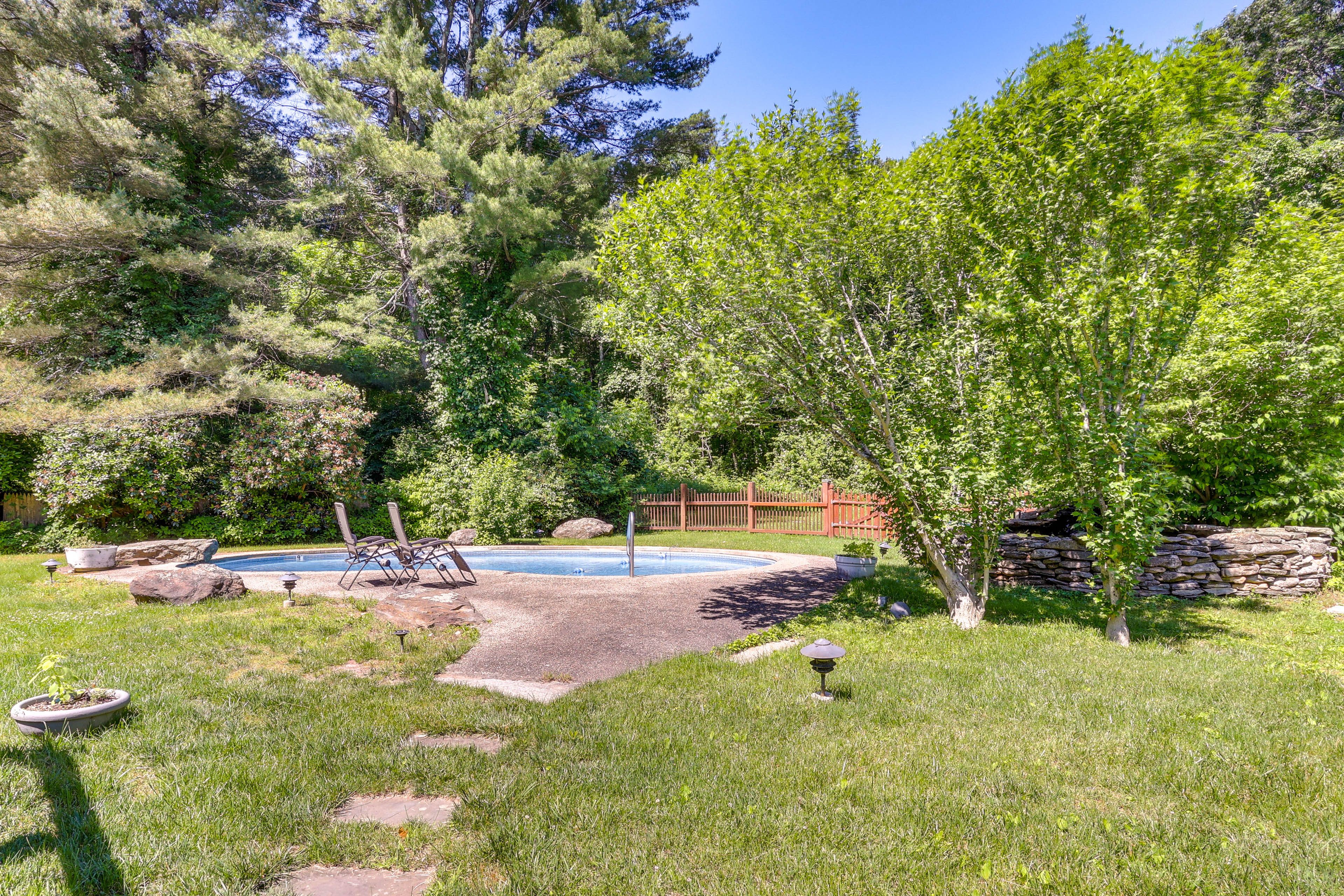 Private Outdoor Pool (Depth 3'-9')
