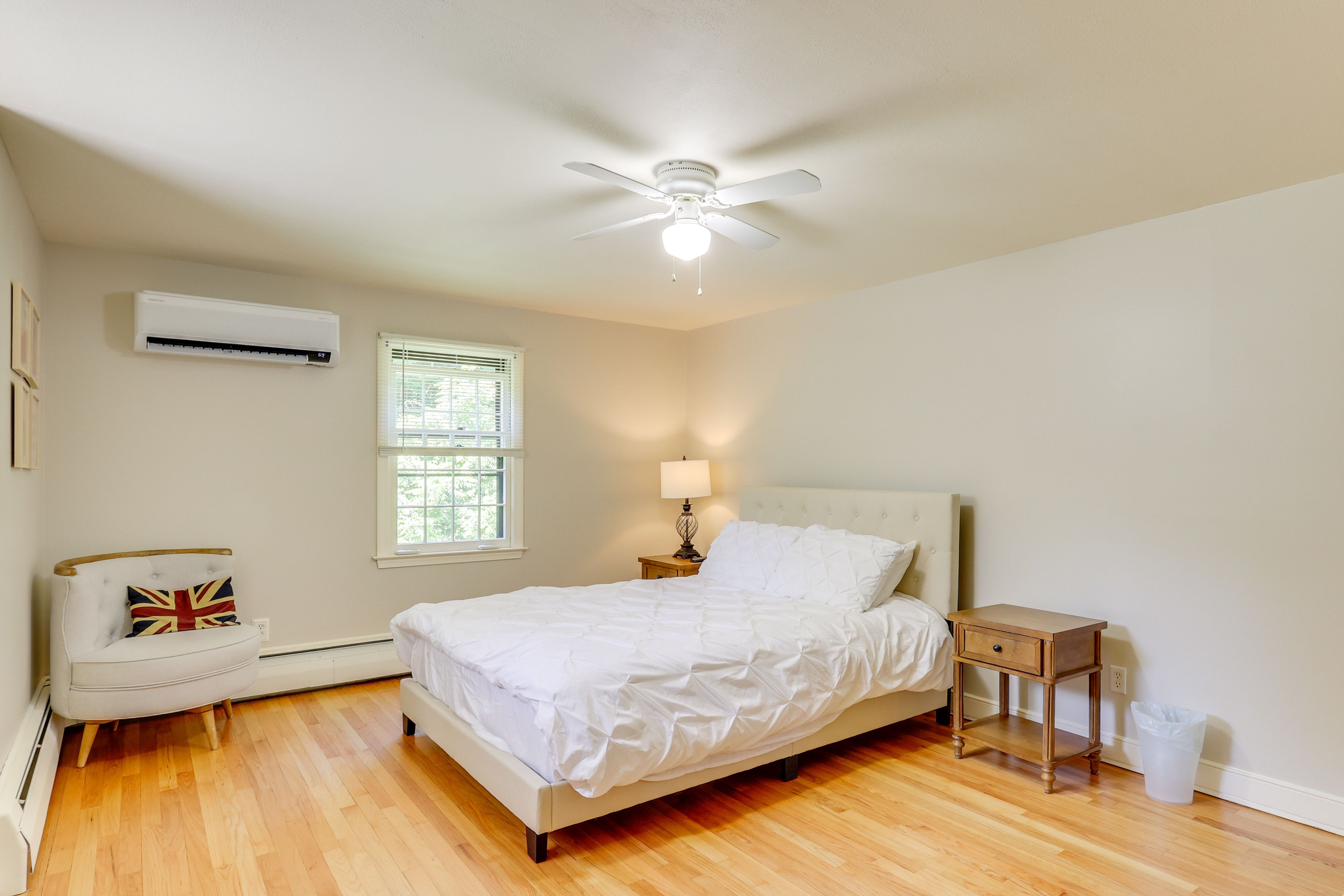 Bedroom 2 | Queen Bed | Flat-Screen TV | Upper Level