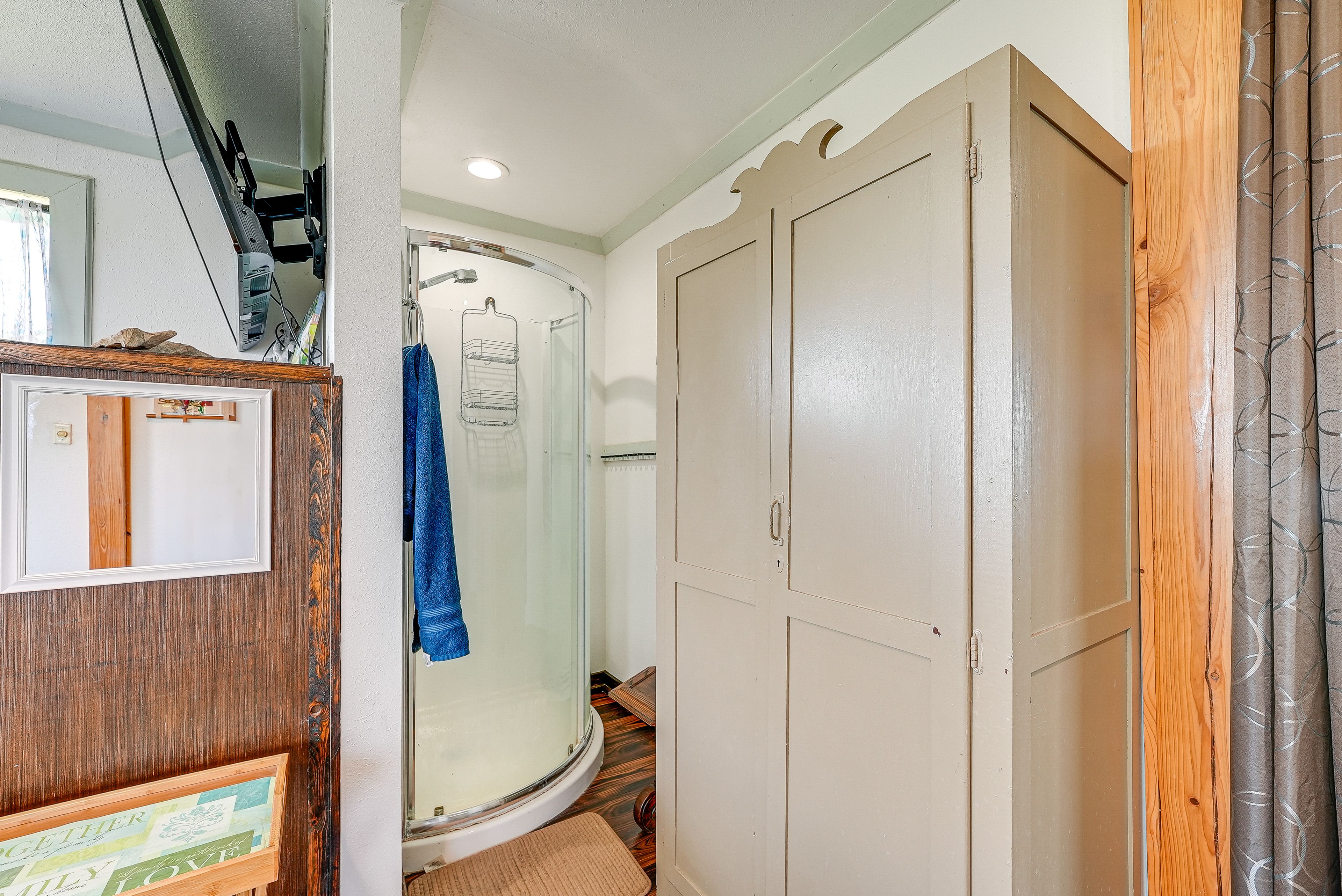 Full Bathroom | Complimentary Toiletries