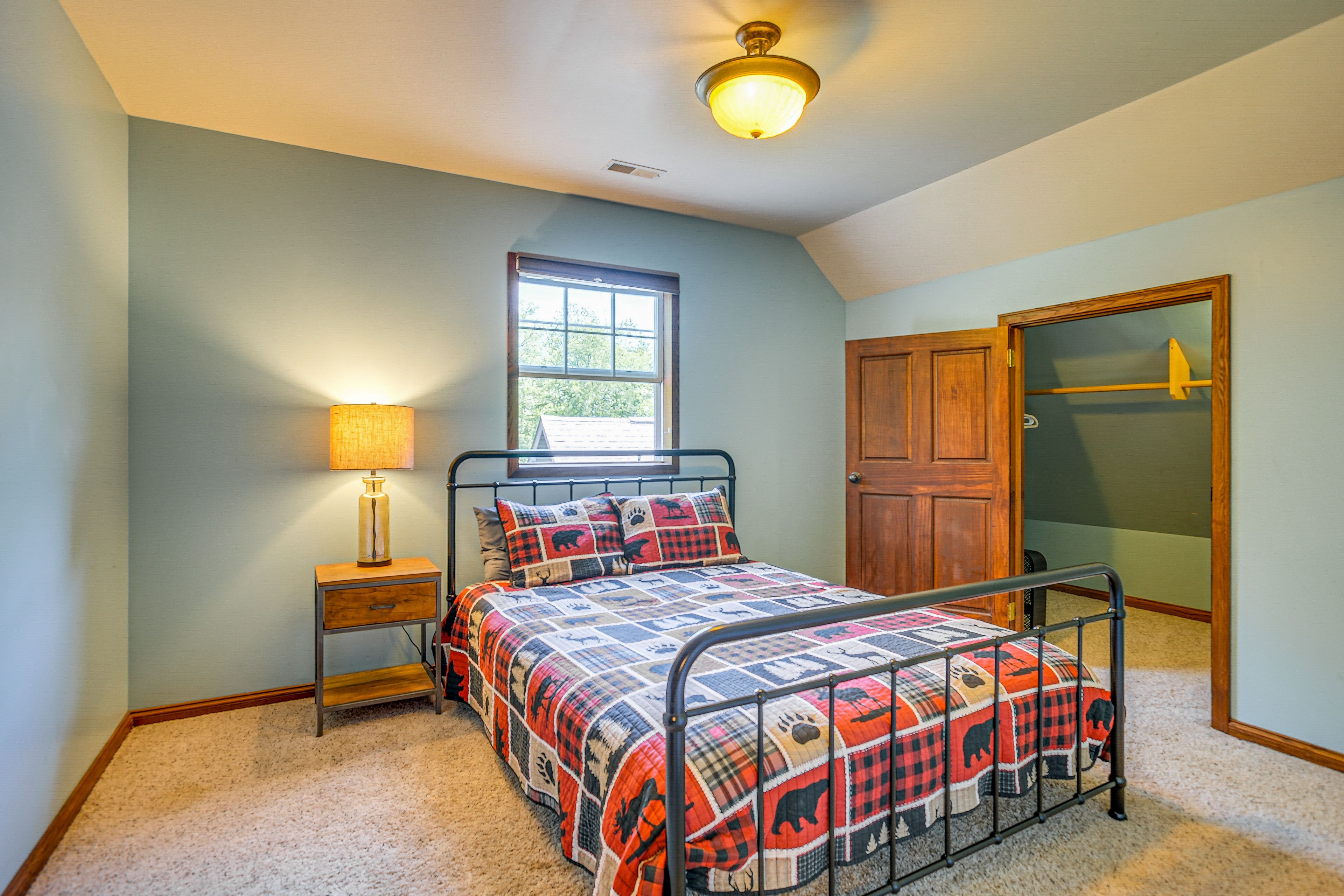 Bedroom 2 | 2nd Floor | Queen Bed