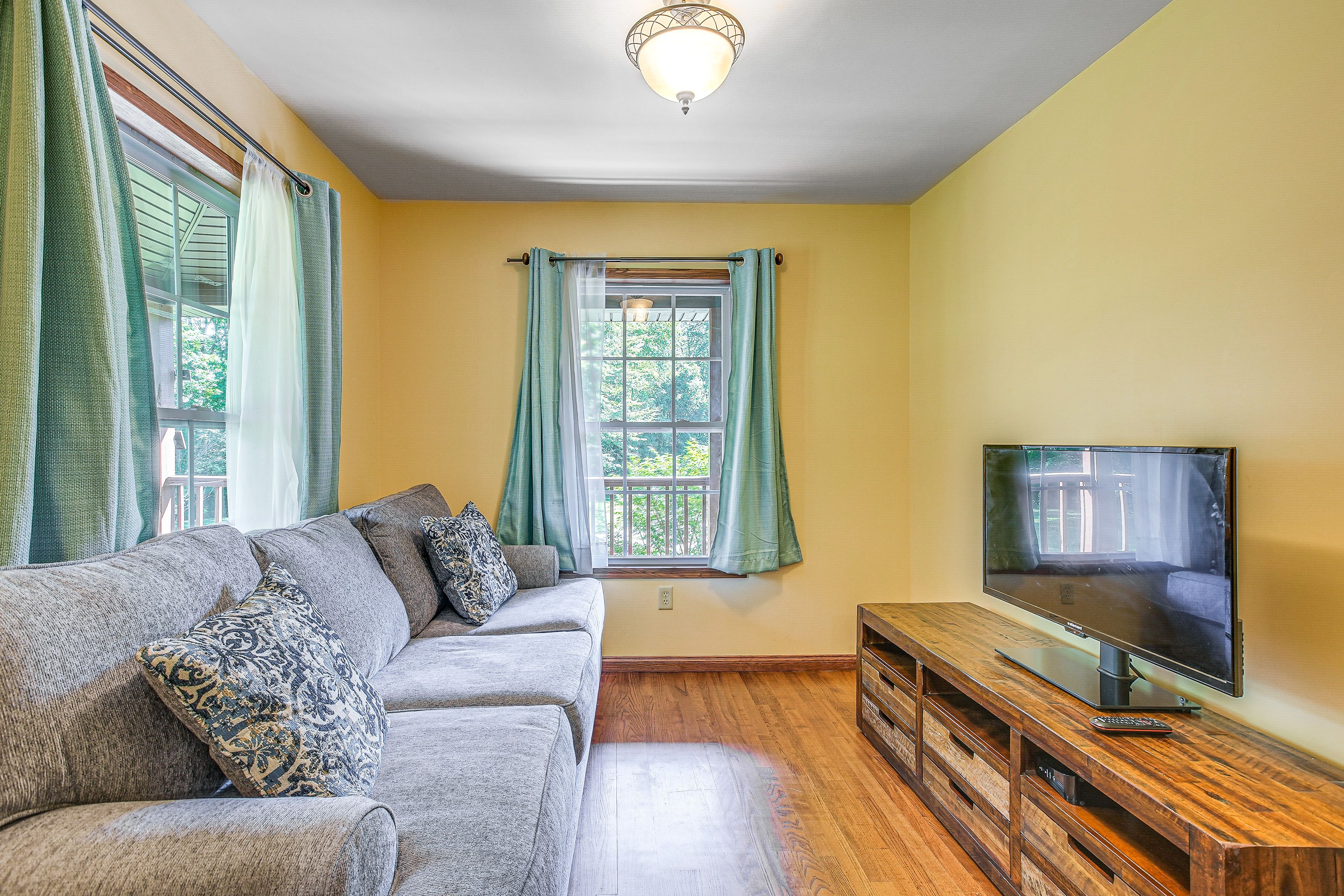 Den | 1st Floor