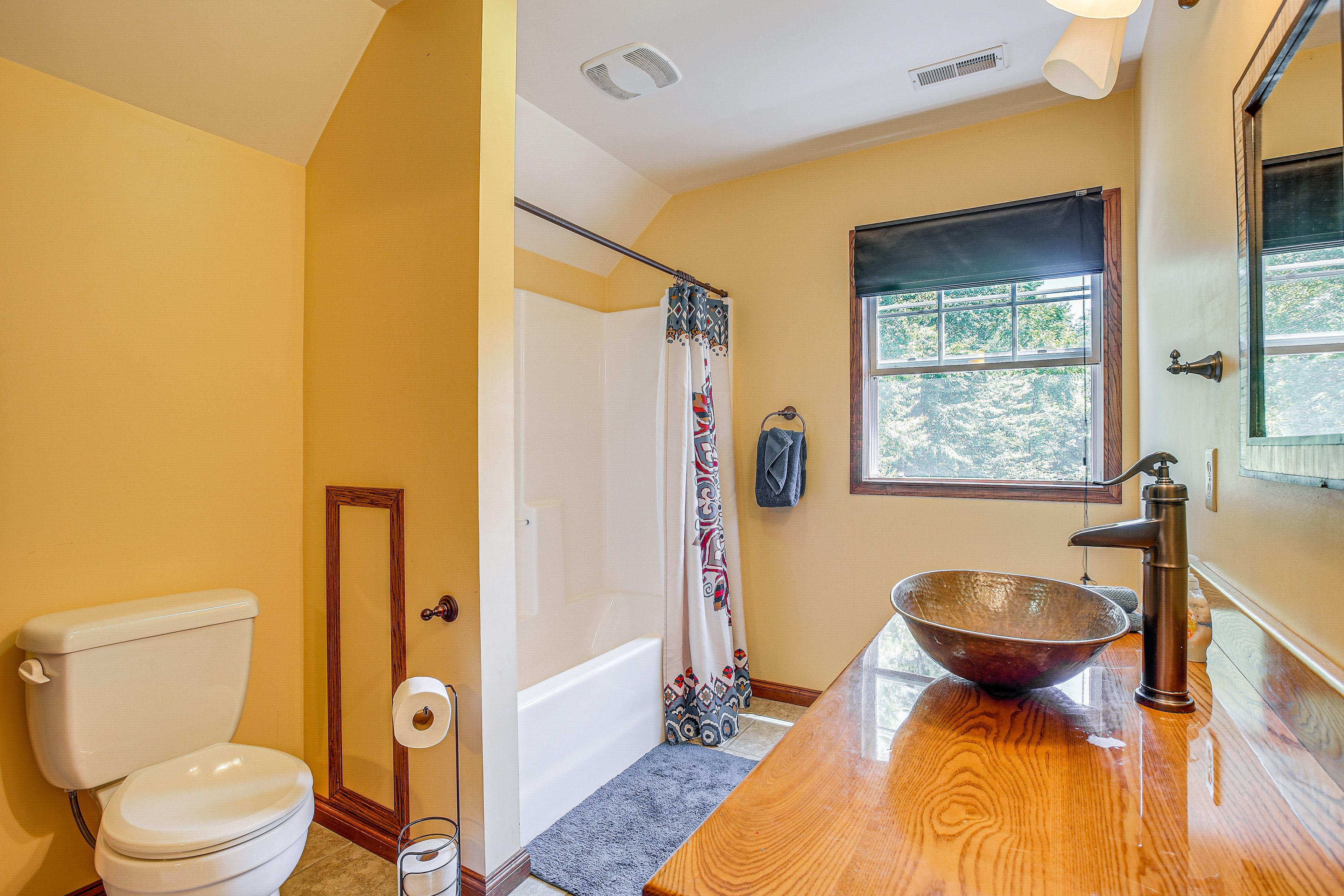 Full Bathroom | 2nd Floor
