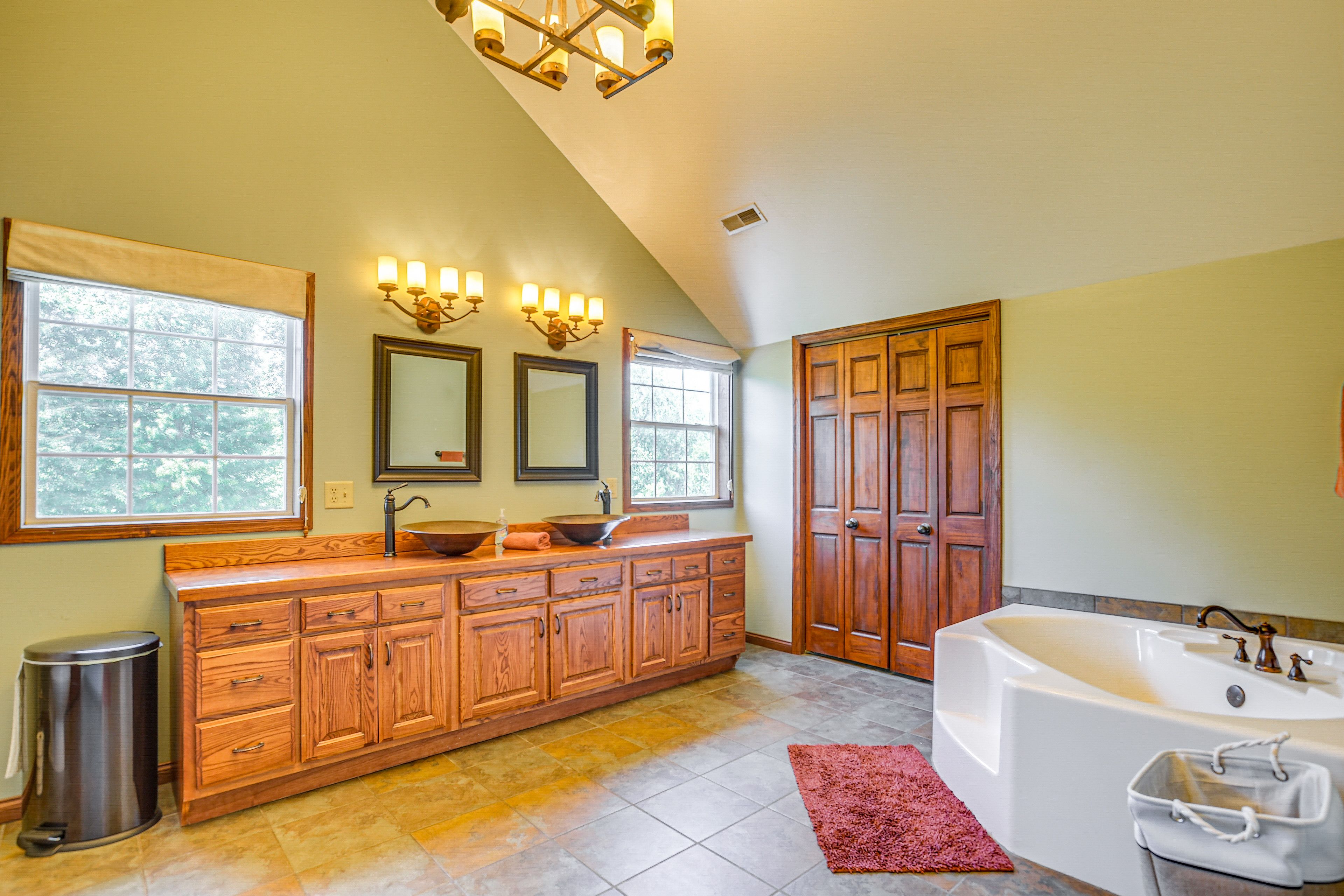 En-Suite Bathroom | 2nd Floor