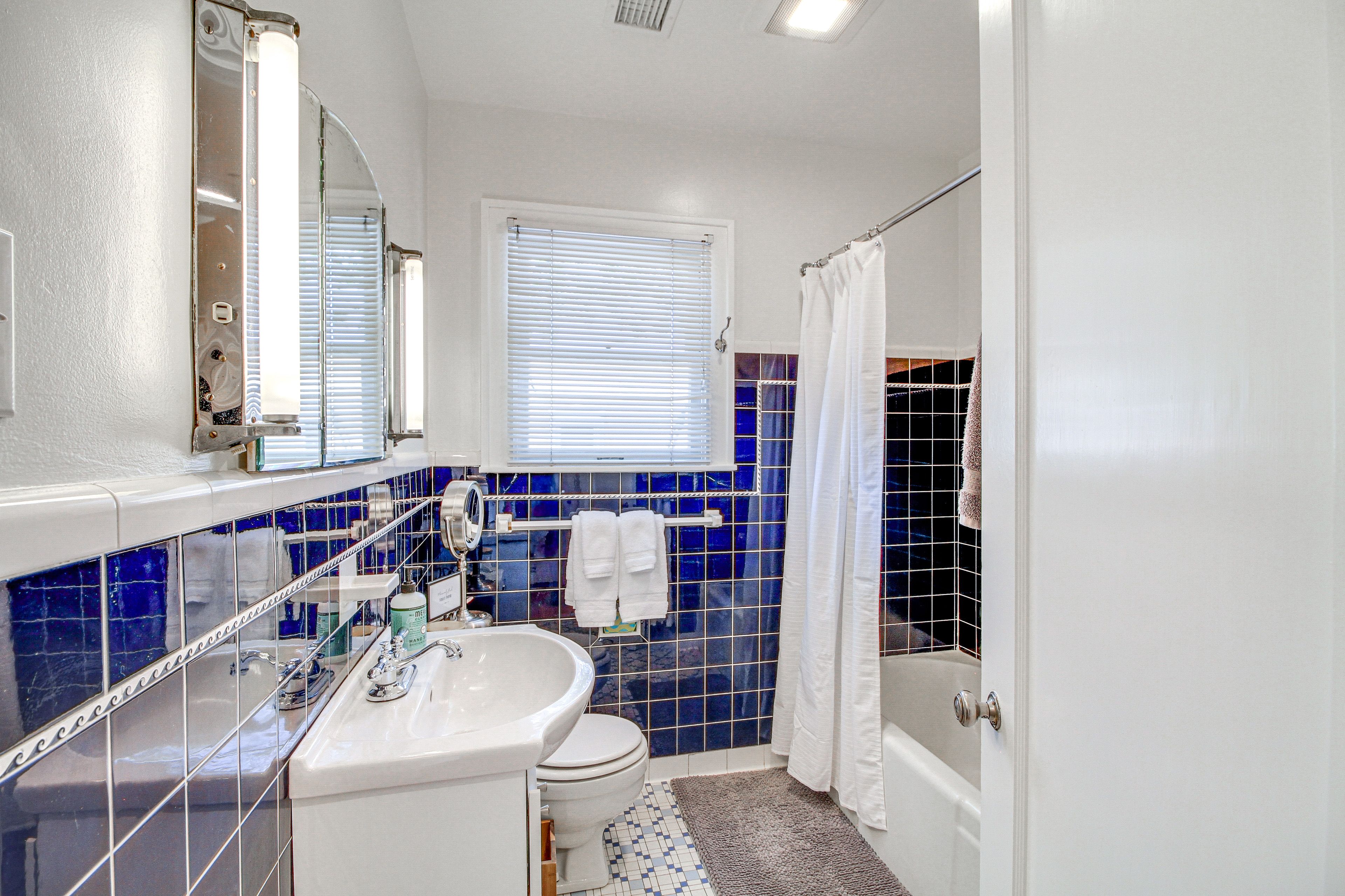 Full Bath | Complimentary Toiletries