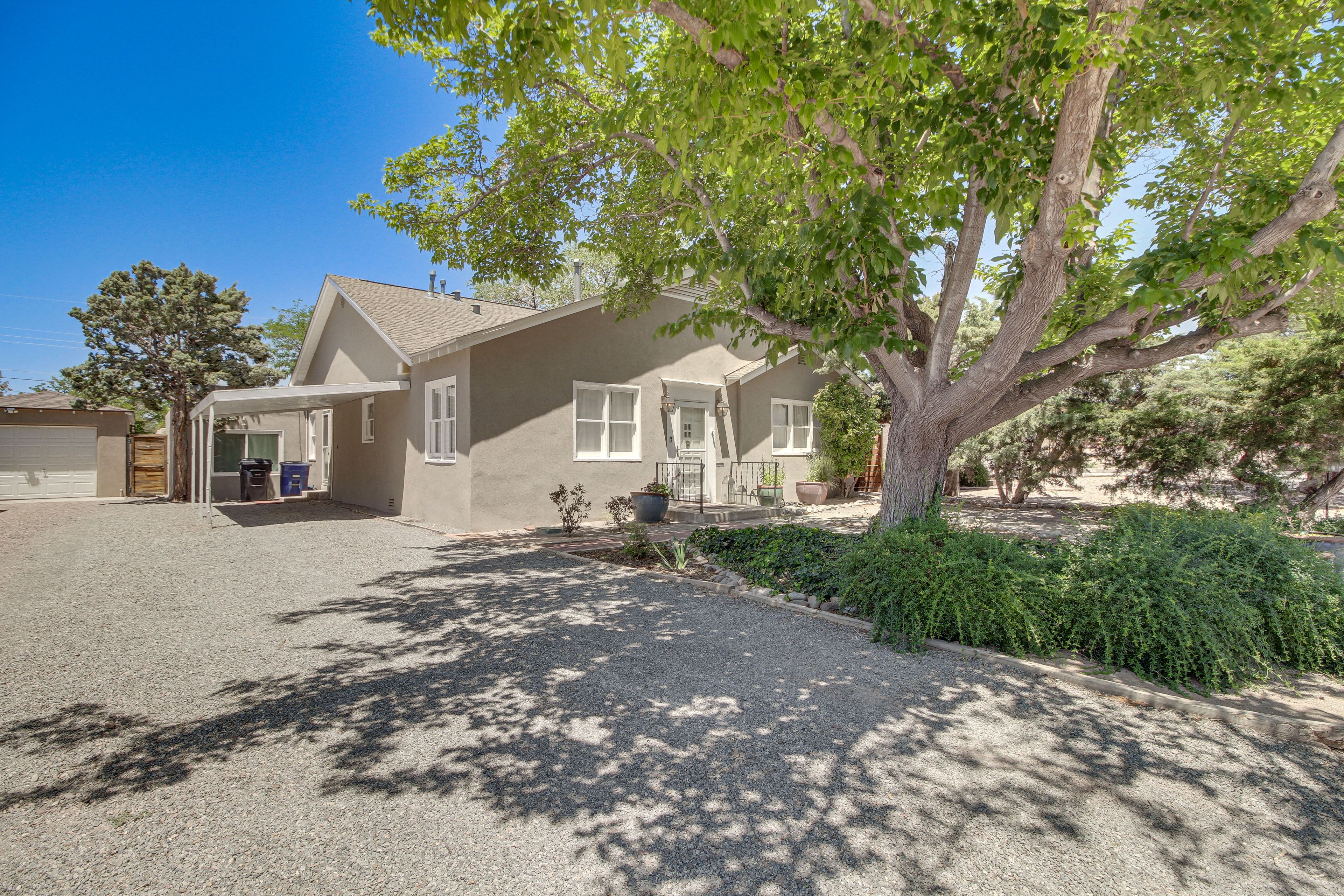 Parking | Carport (1 Vehicle) | Shared Driveway (1 Vehicle)