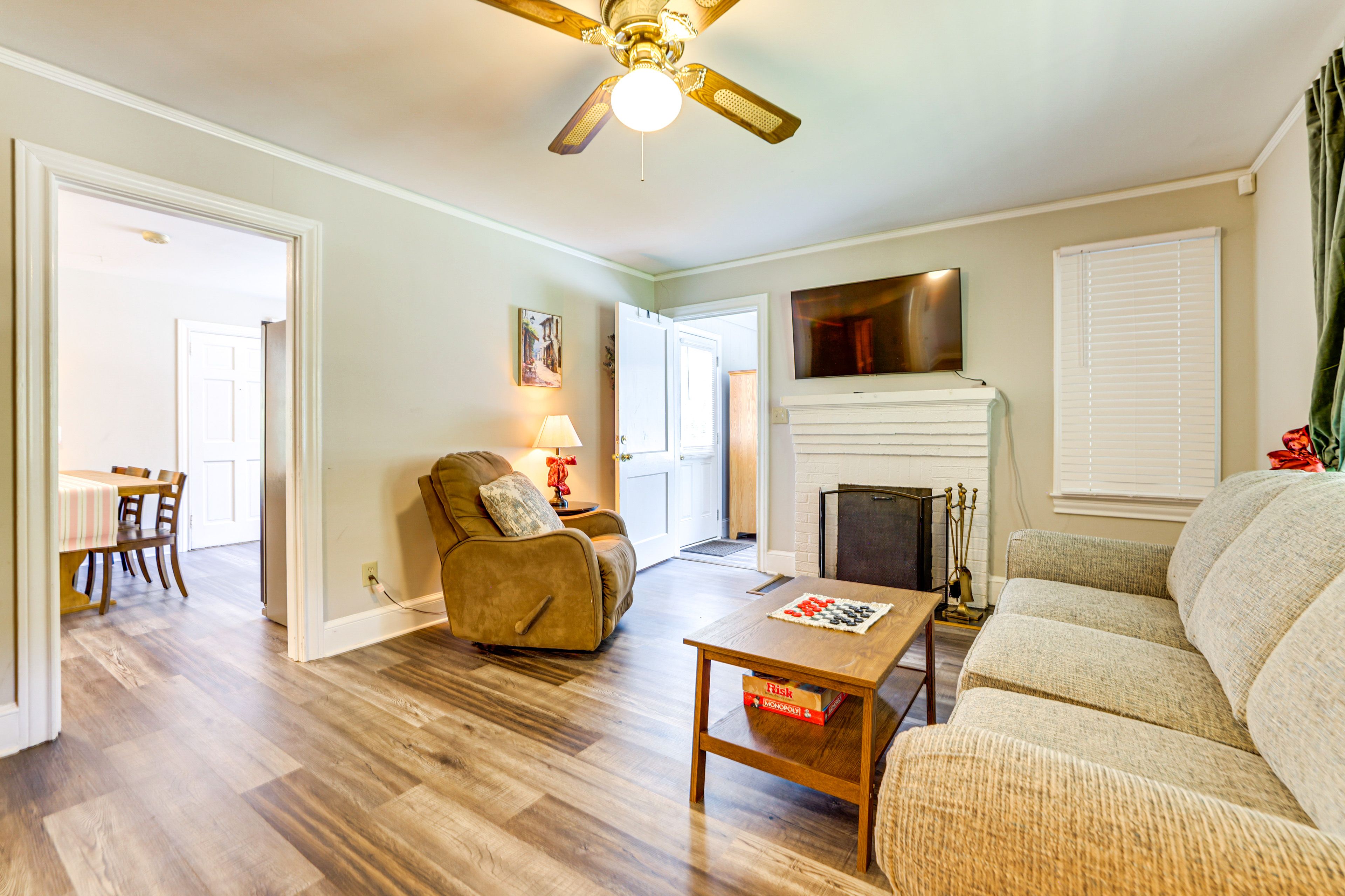 Living Room | Piano