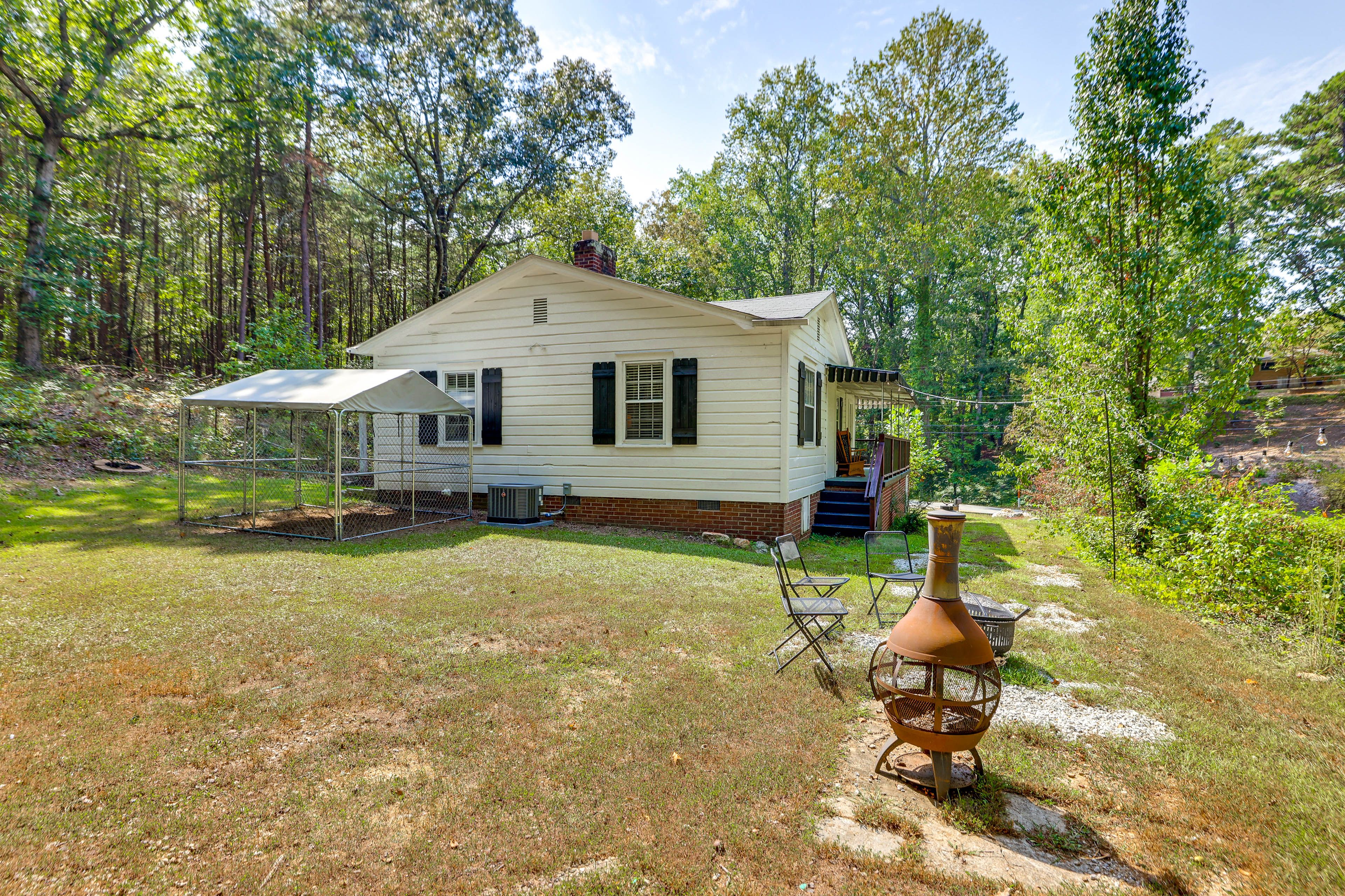 Private Yard | Fire Pit | Chiminea | Fenced-In Pet Area