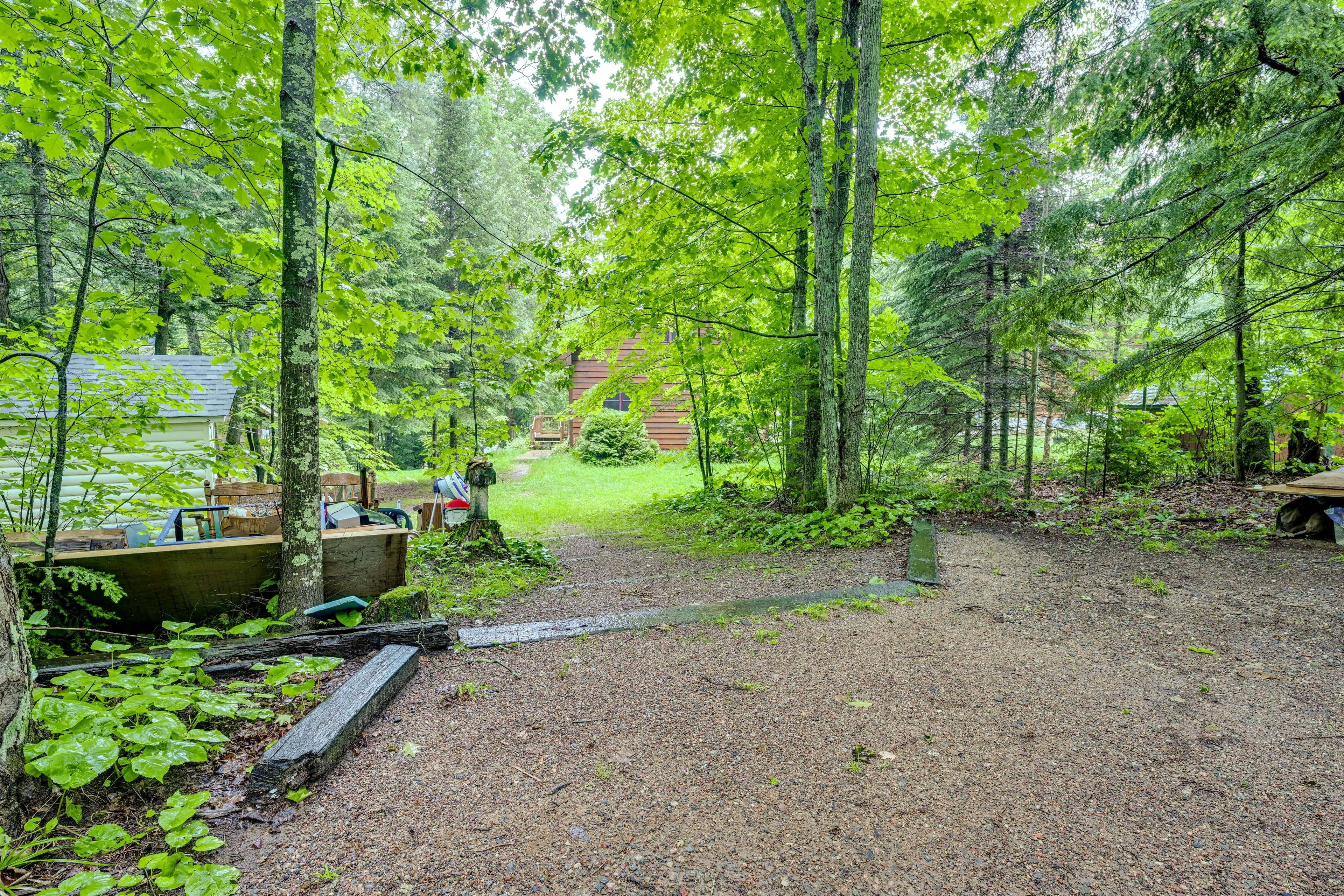 Exterior | Driveway (4 Vehicles)