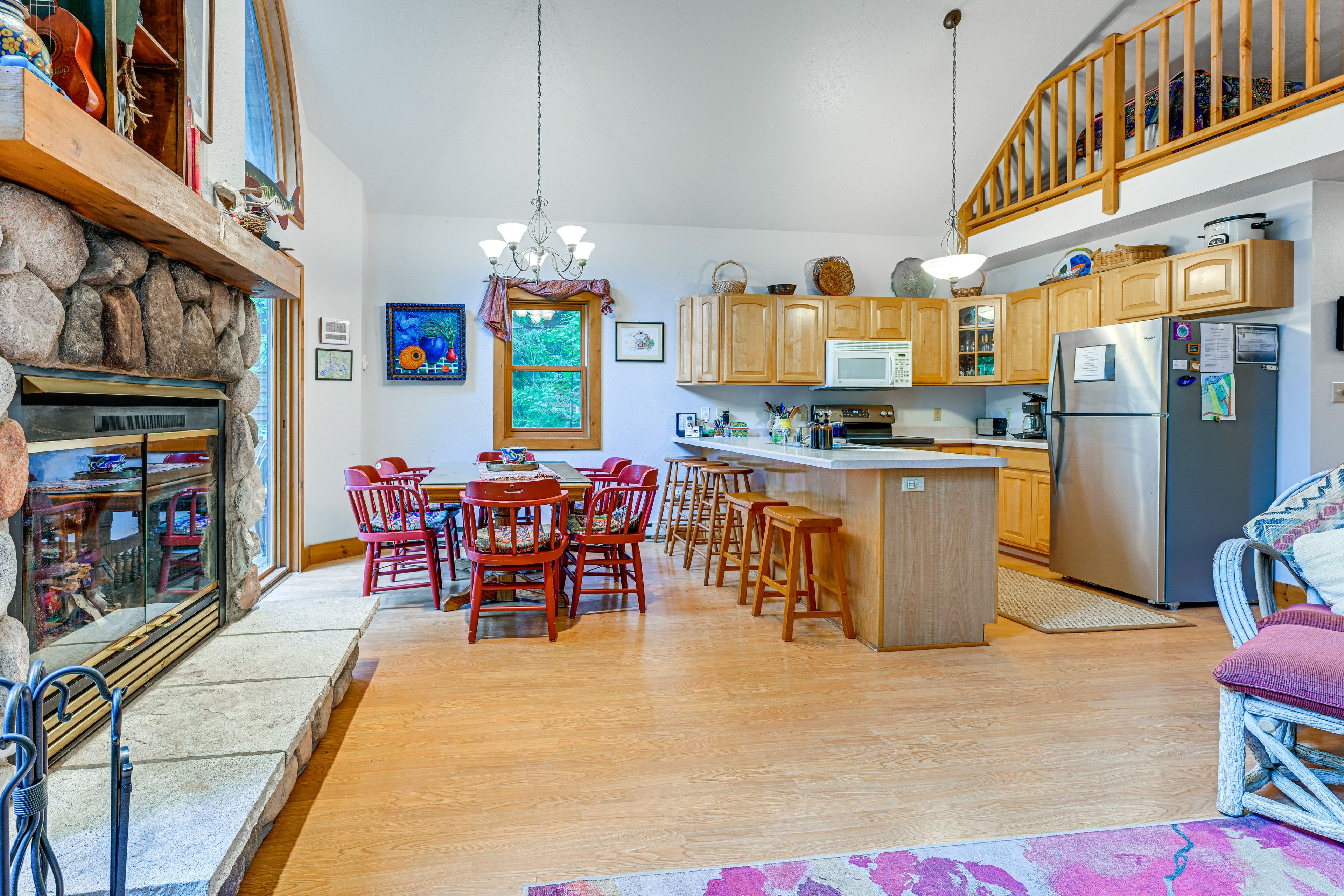 Dining Area | Dishware/Flatware Provided | Main Floor