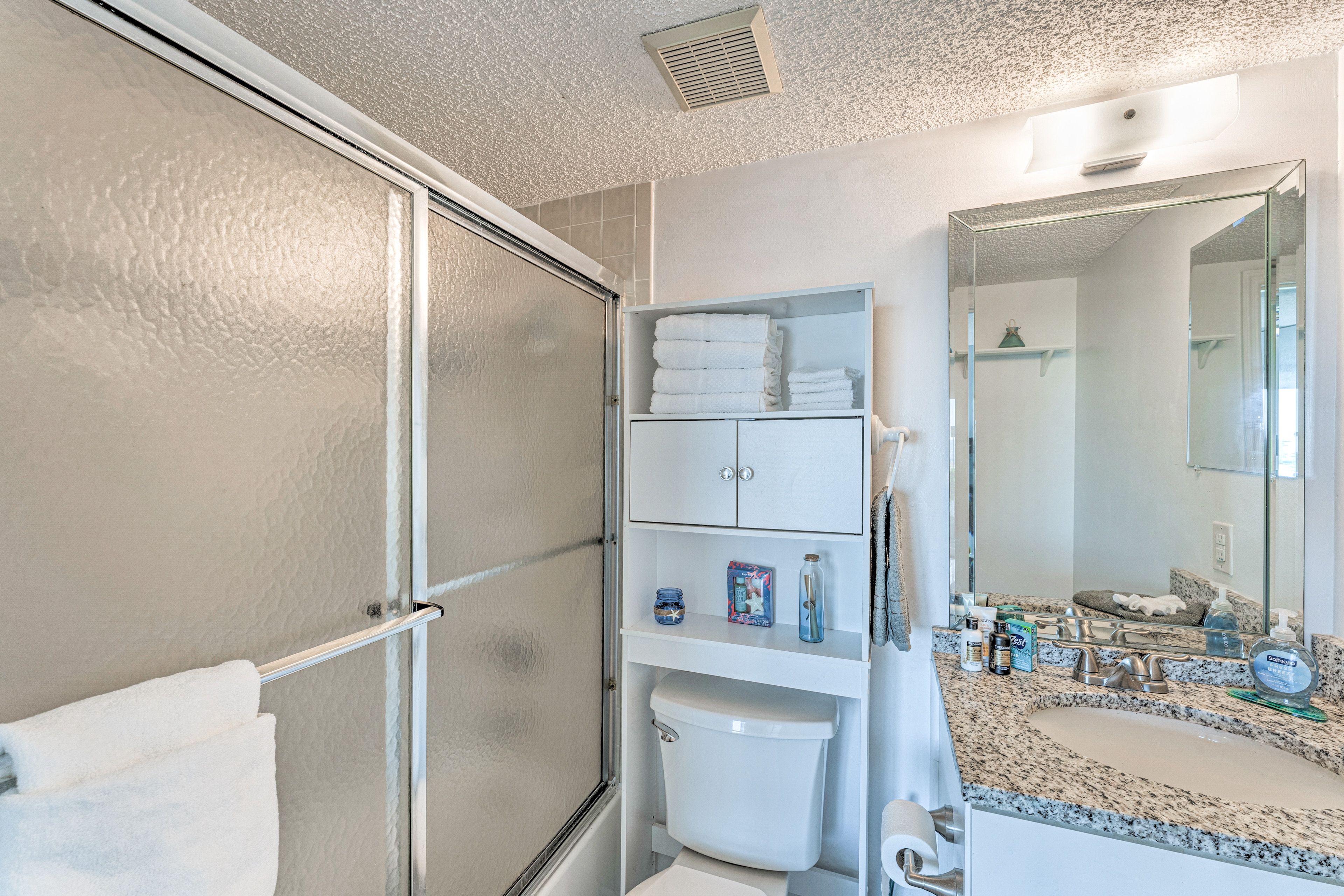 En-Suite Bathroom | Towels Provided
