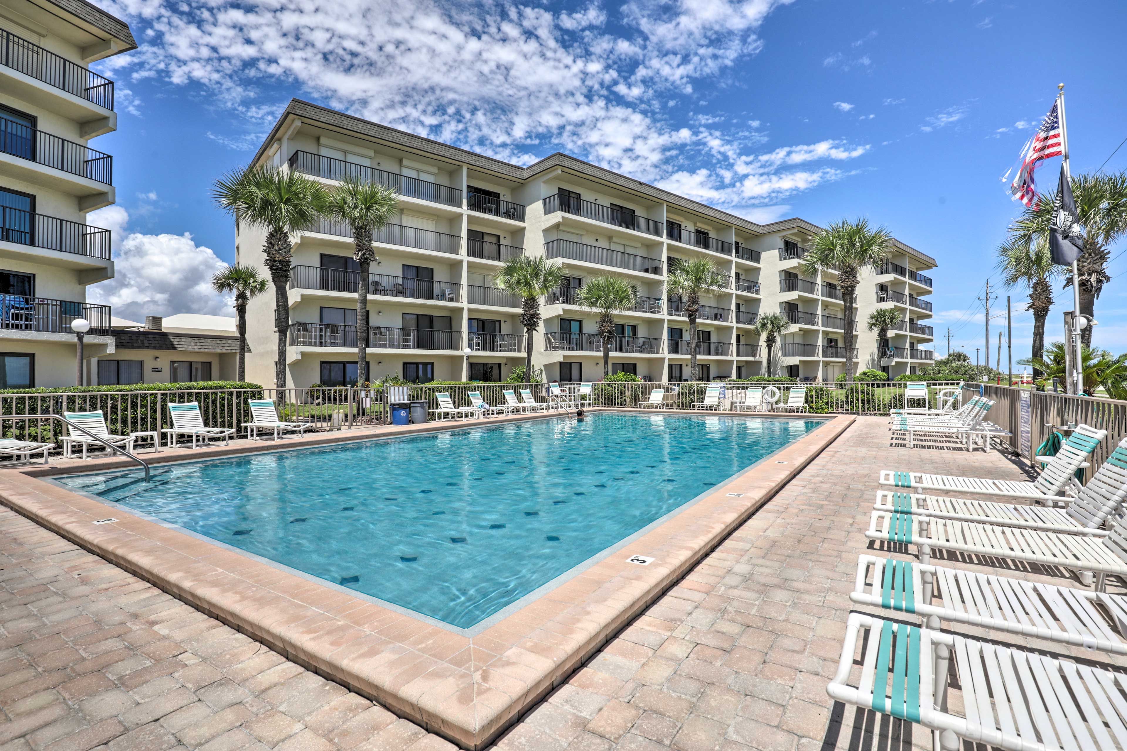 Ocean Watch Condominiums Community Amenities | Outdoor Pool