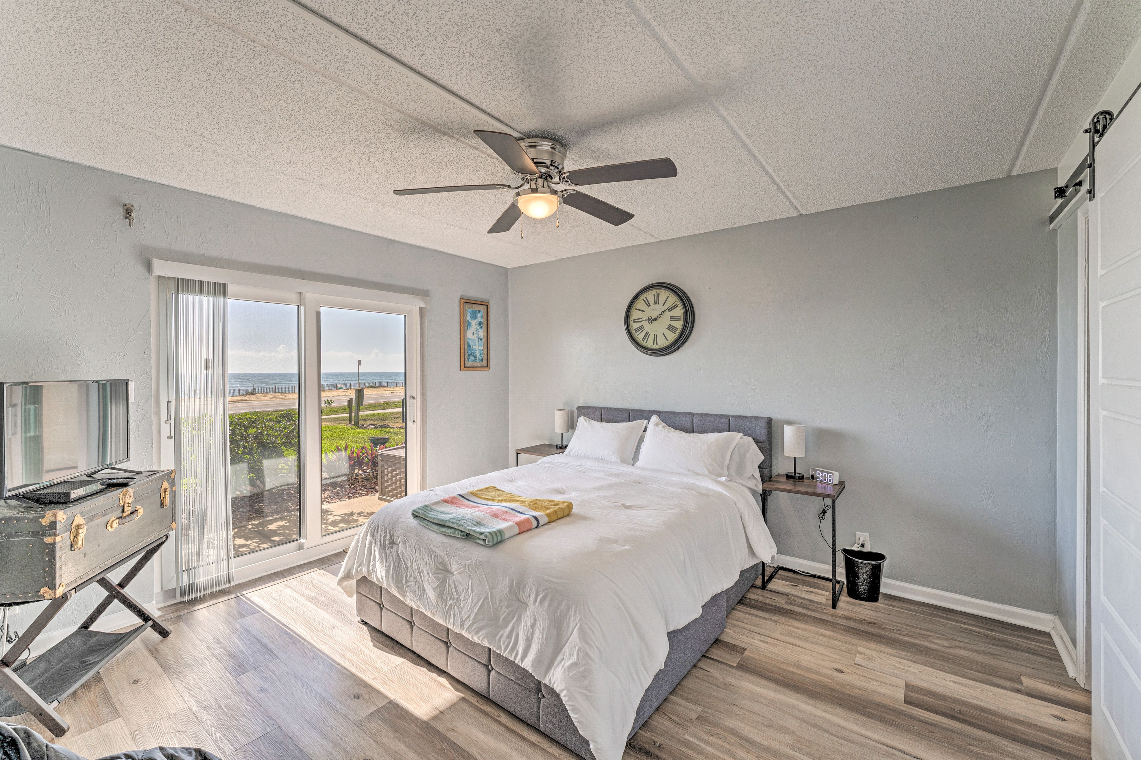 Bedroom 1 | Queen Bed | Linens Provided | En-Suite Bathroom