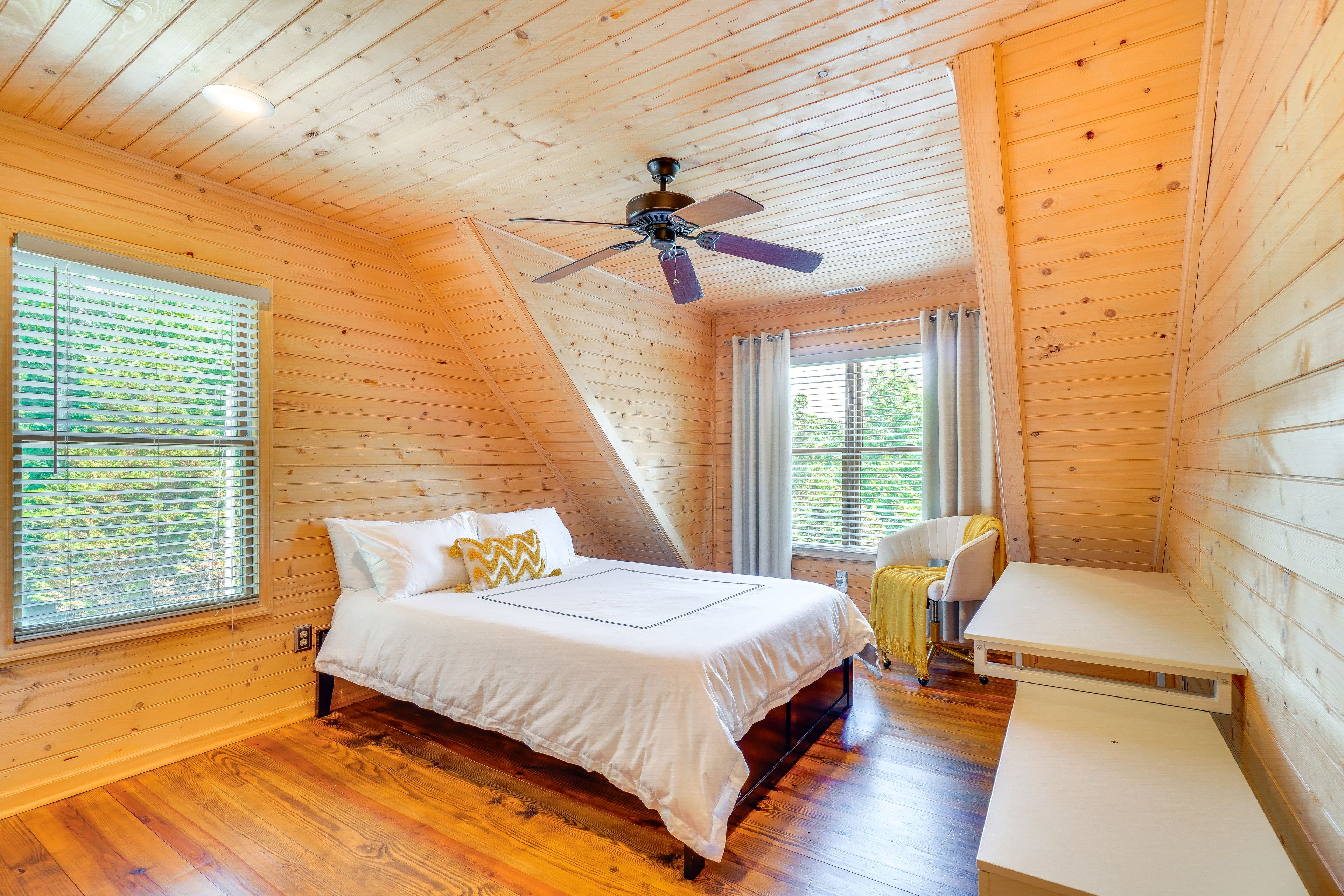 Bedroom 2 | Queen Bed | 2nd Floor