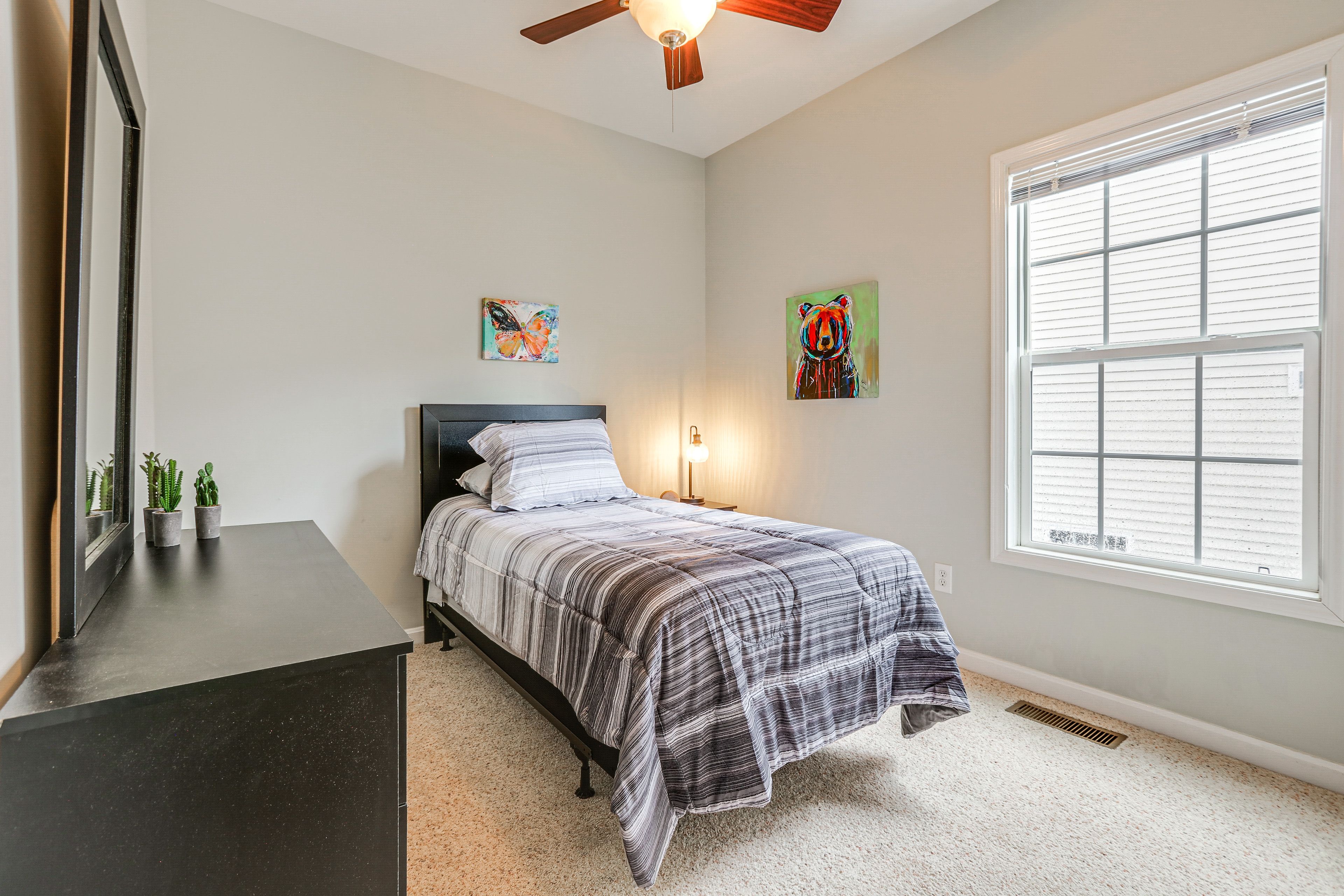 Bedroom 3 | Twin Bed | 1st Floor