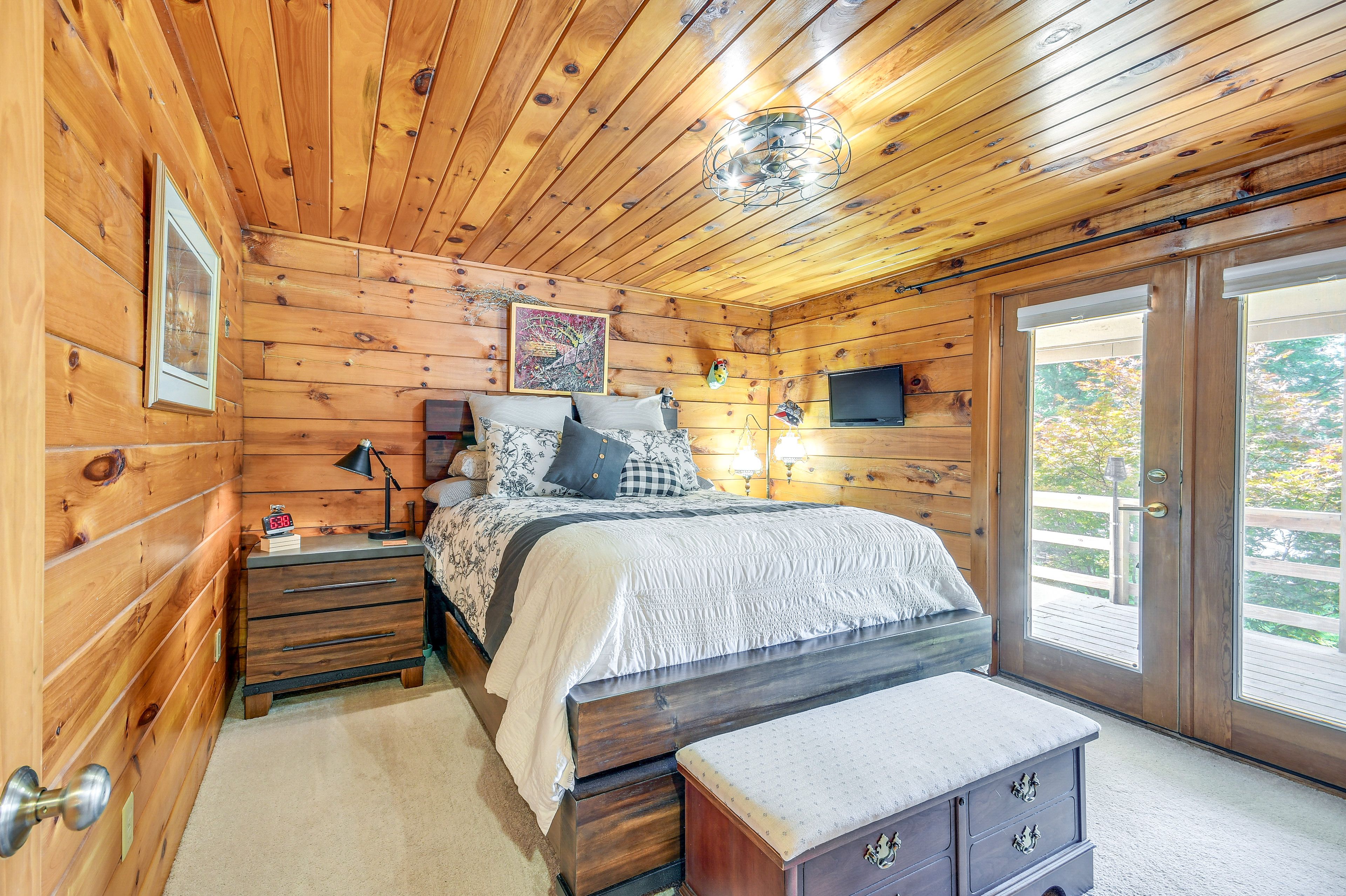 Bedroom 1 | Queen Bed | Linens Provided | Upper Level