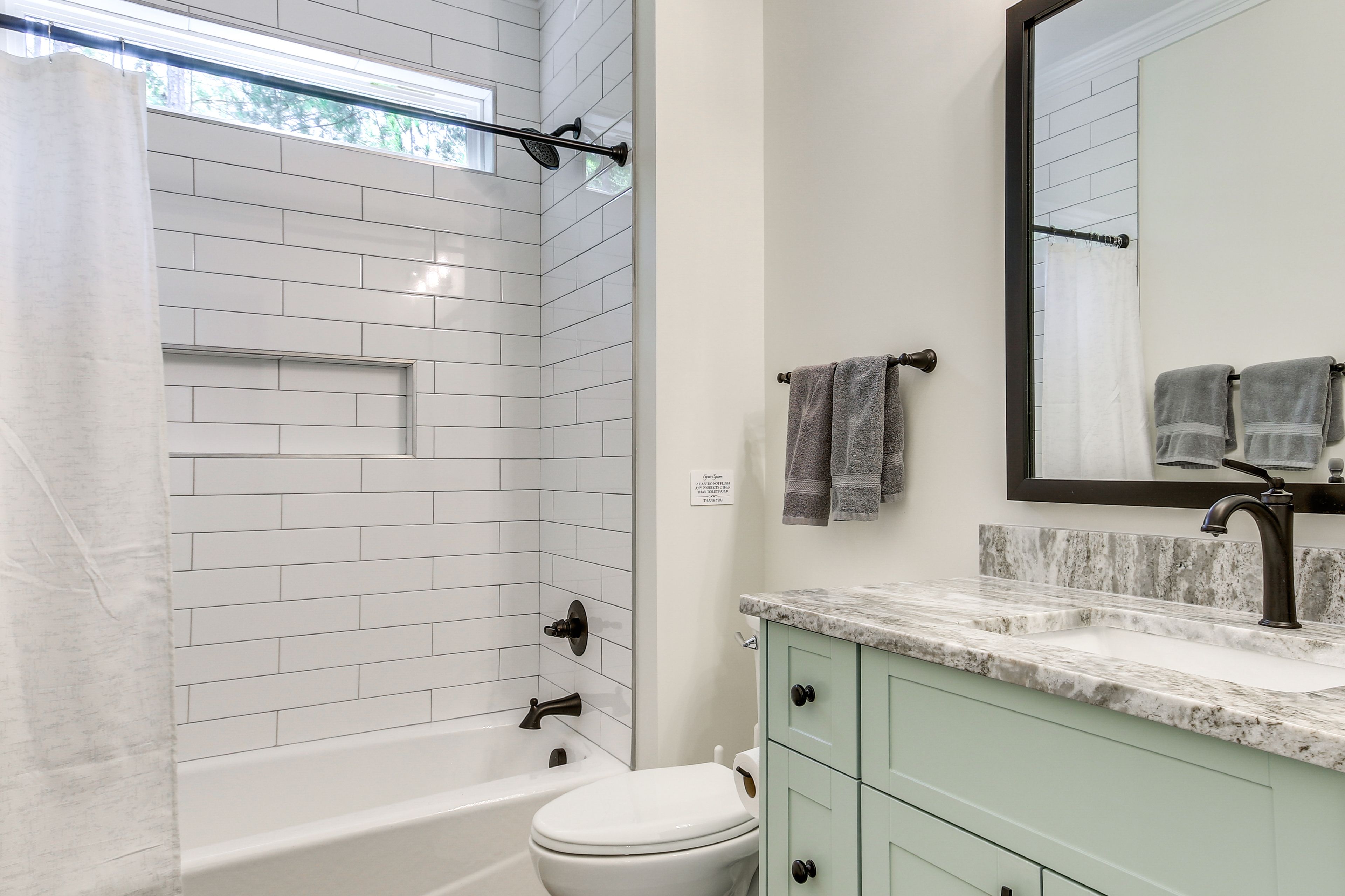 Full Bathroom | 1st Floor | Complimentary Toiletries