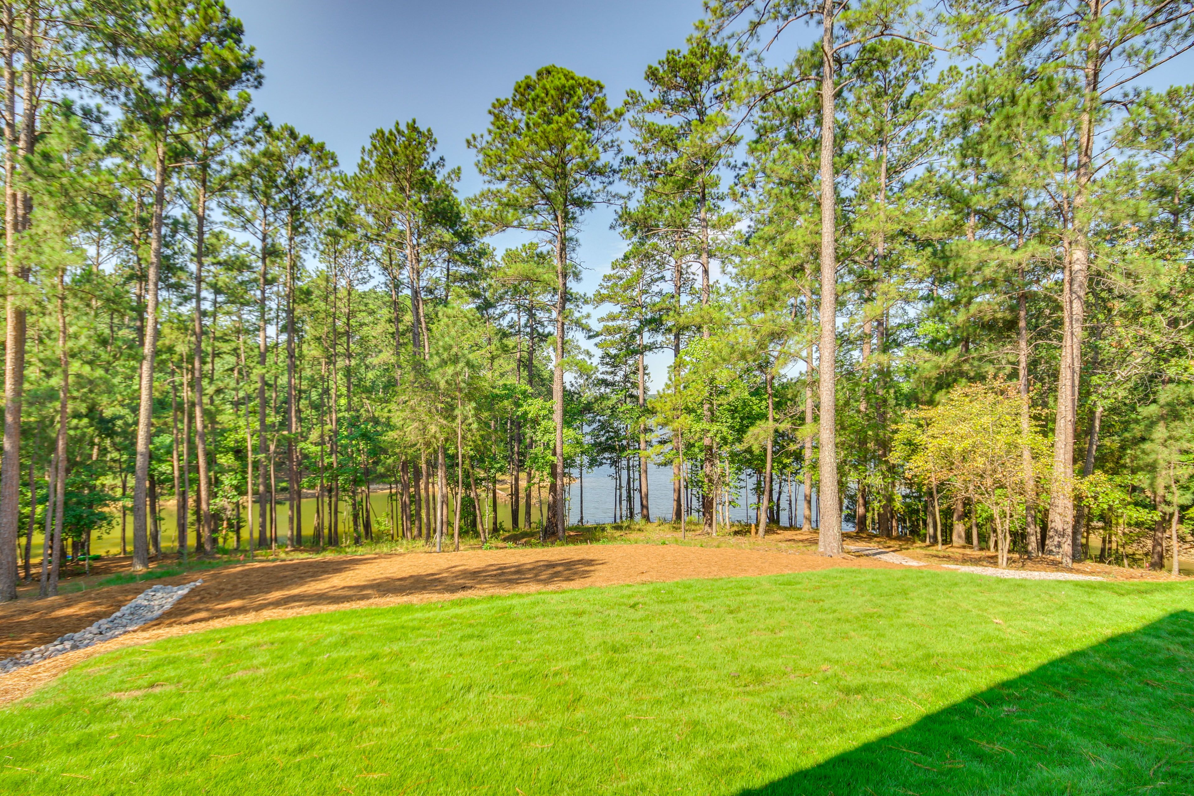 Private Yard | Lake Access