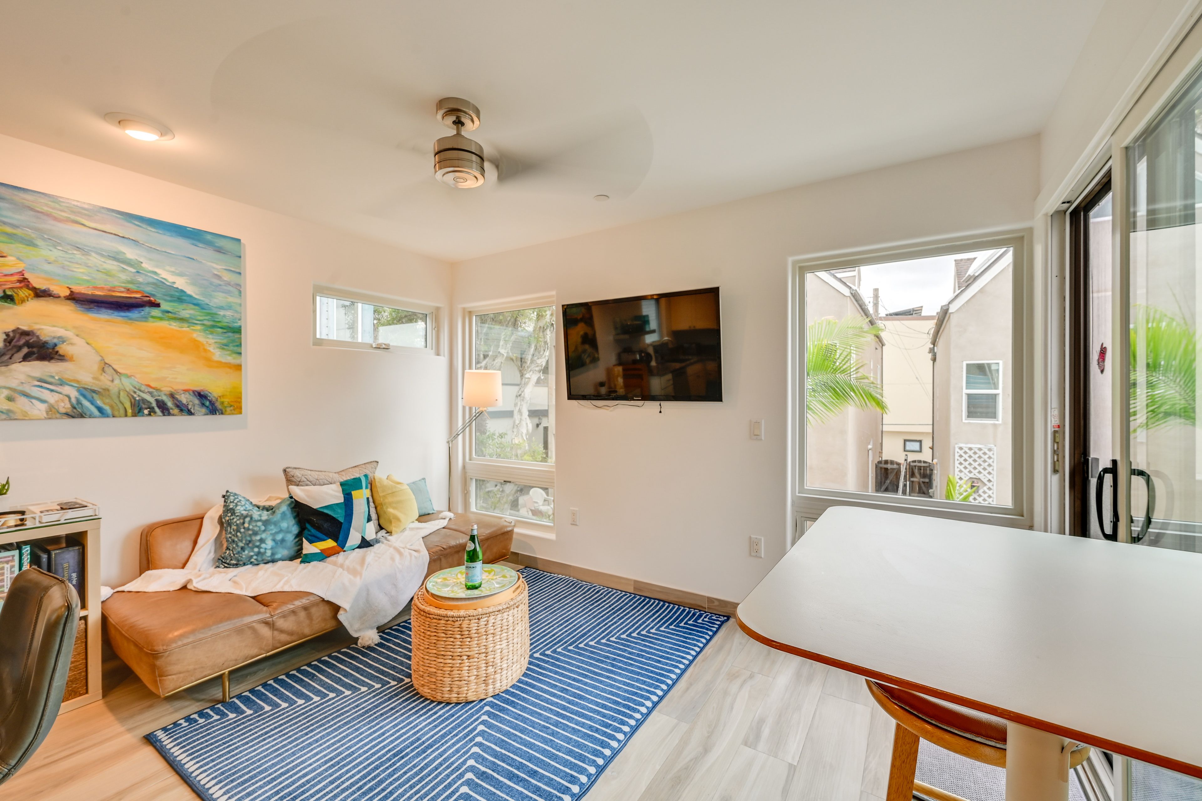 Living Room | 2nd Floor | Twin Futon | Books | Smart TV
