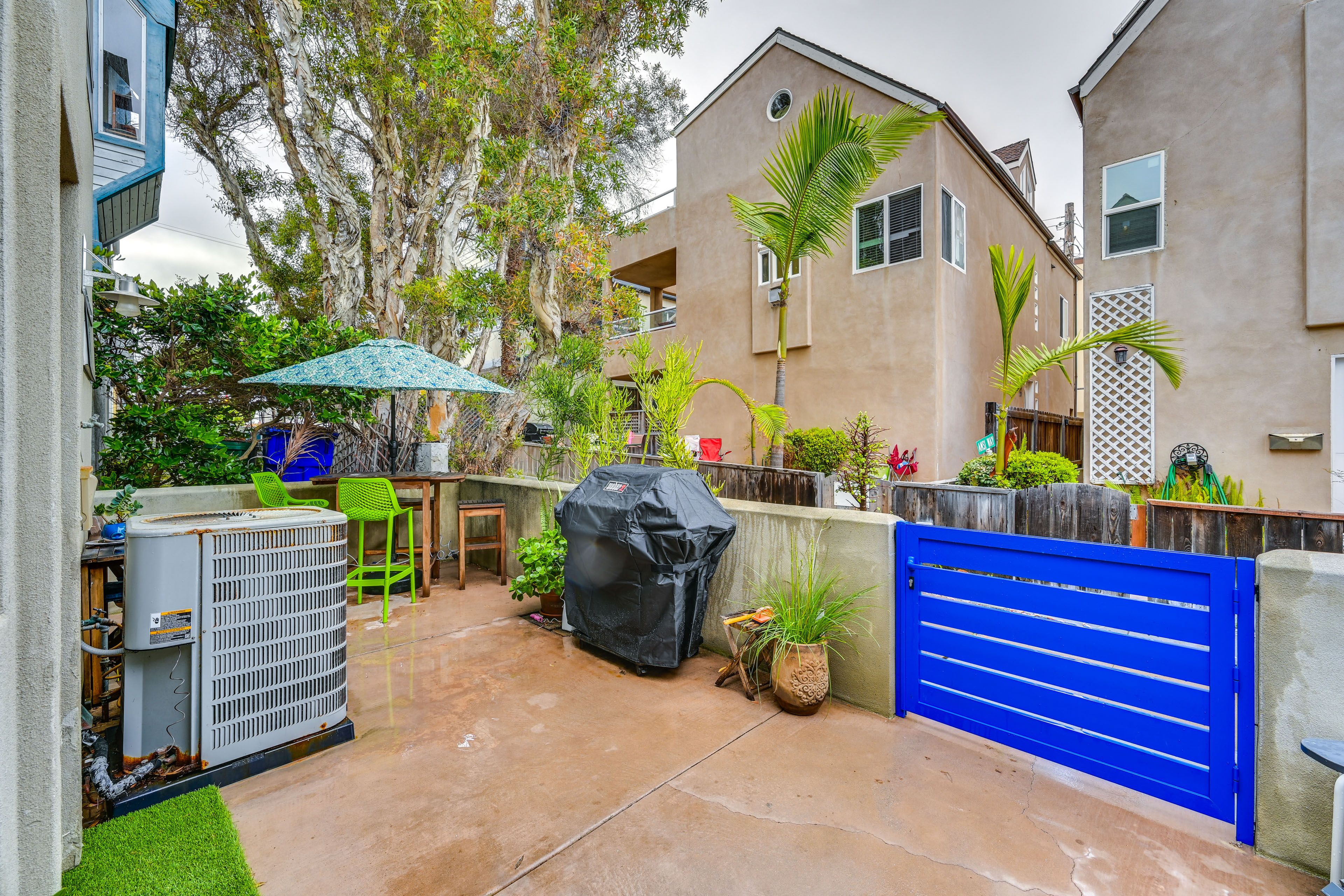 Outdoor Dining Area | Gas Grill