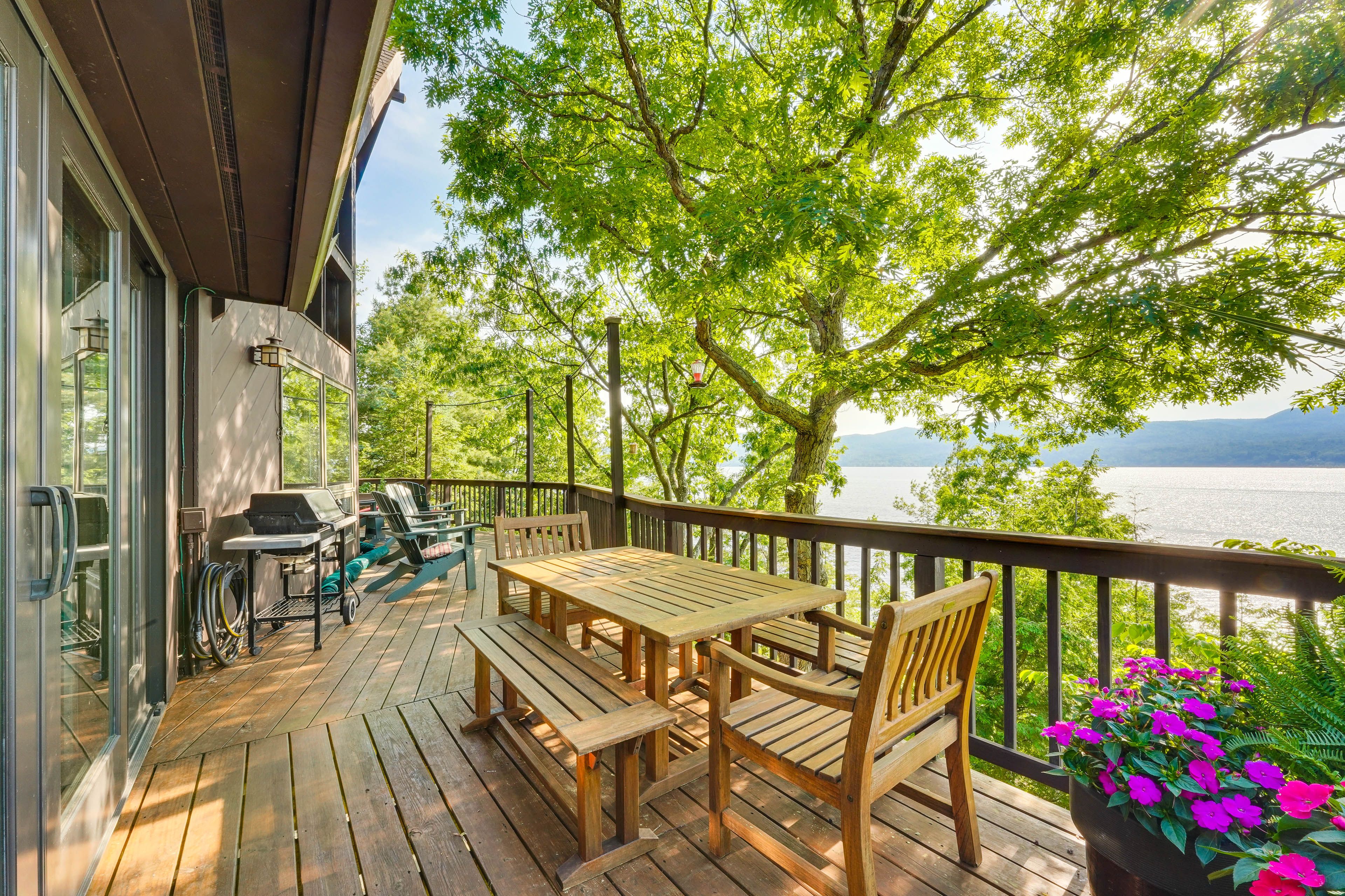 Lakefront Deck | Gas Grill