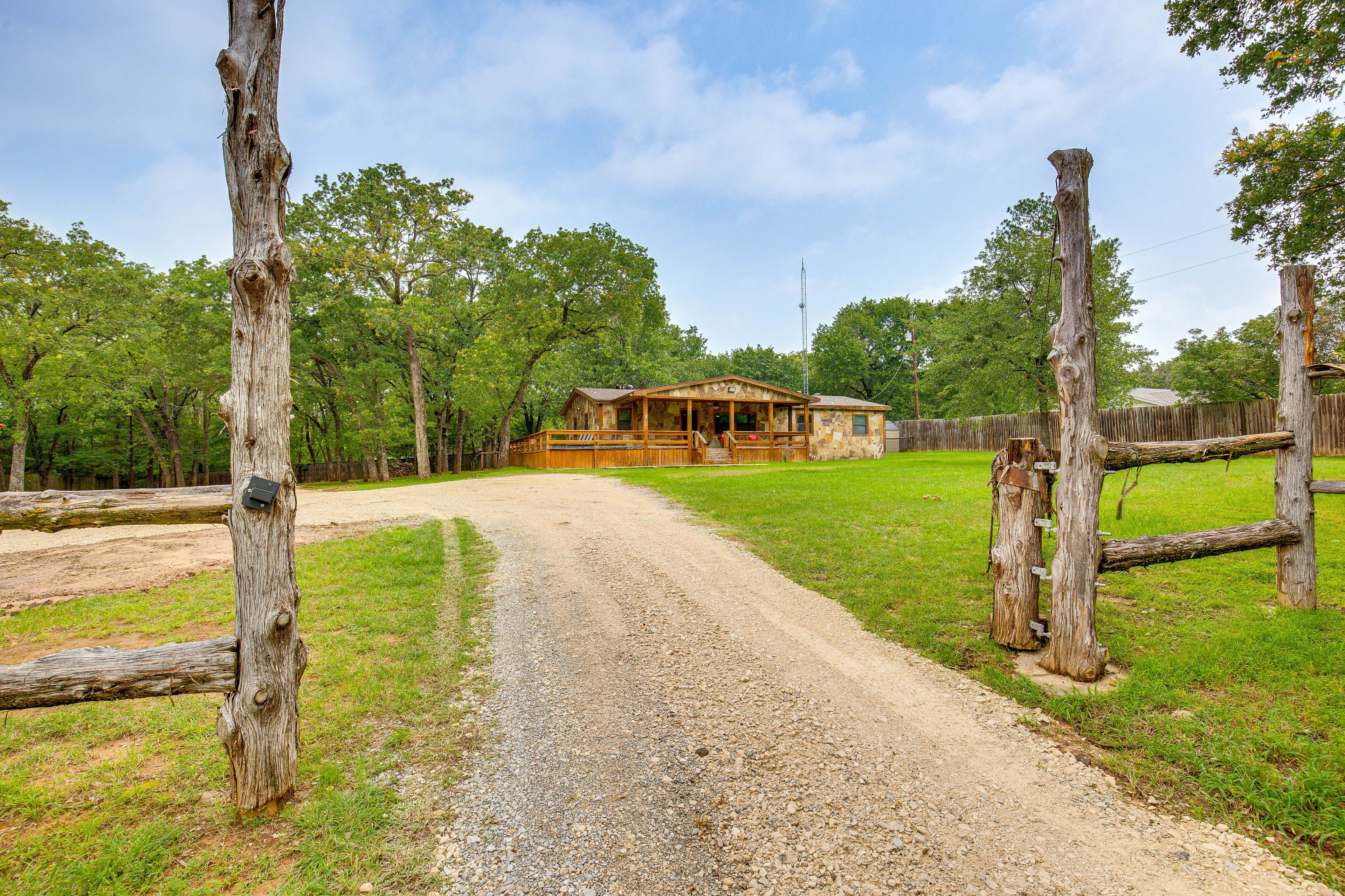 Parking | Driveway (5 Vehicles) | RV/Trailer/Boat Parking Allowed