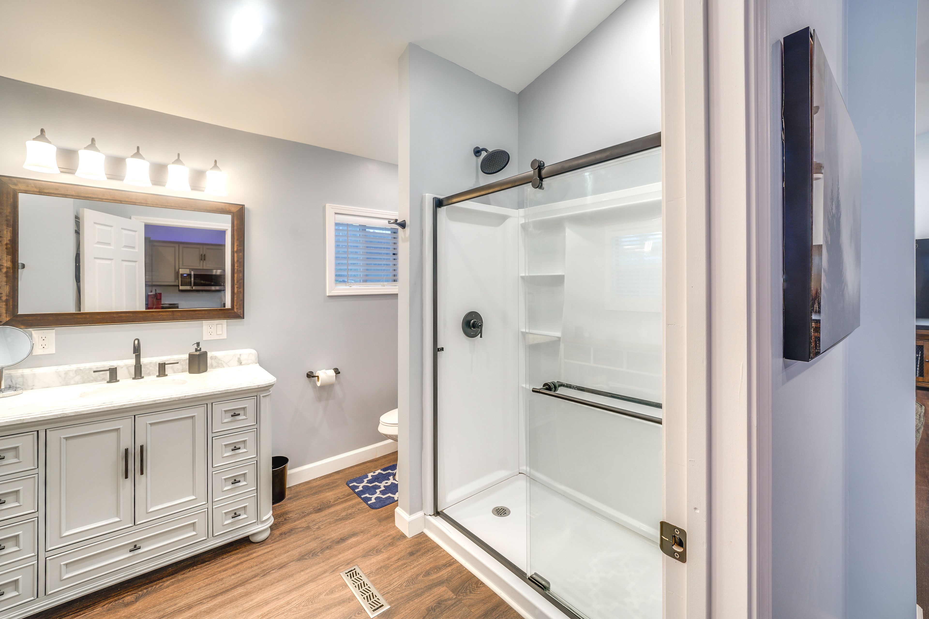 Full Bathroom | Towels Provided | Washer/Dryer