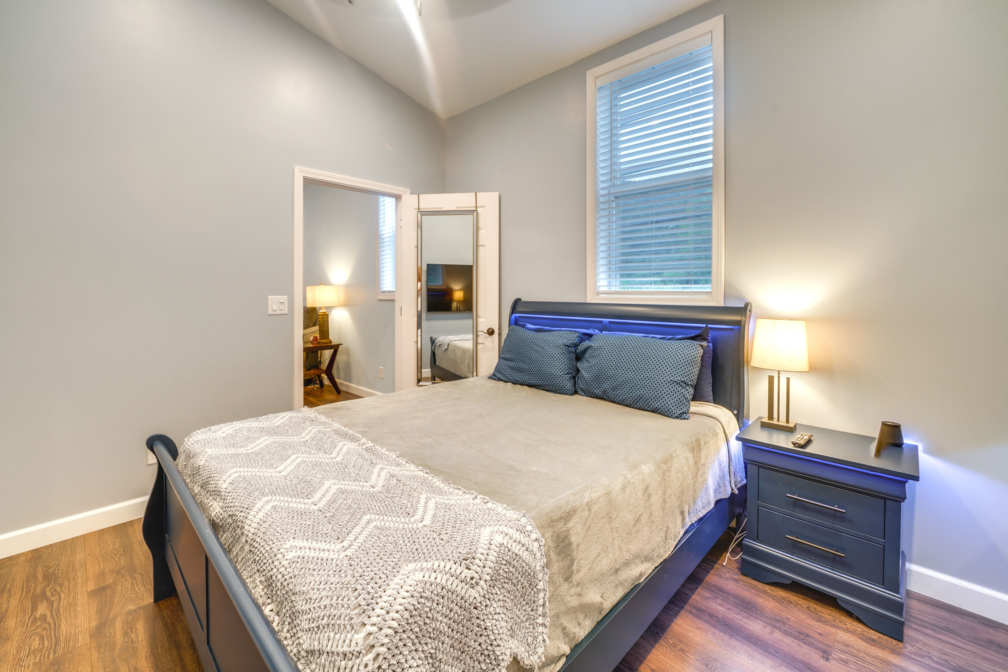 Bedroom 1 | Queen Bed | Smart TV