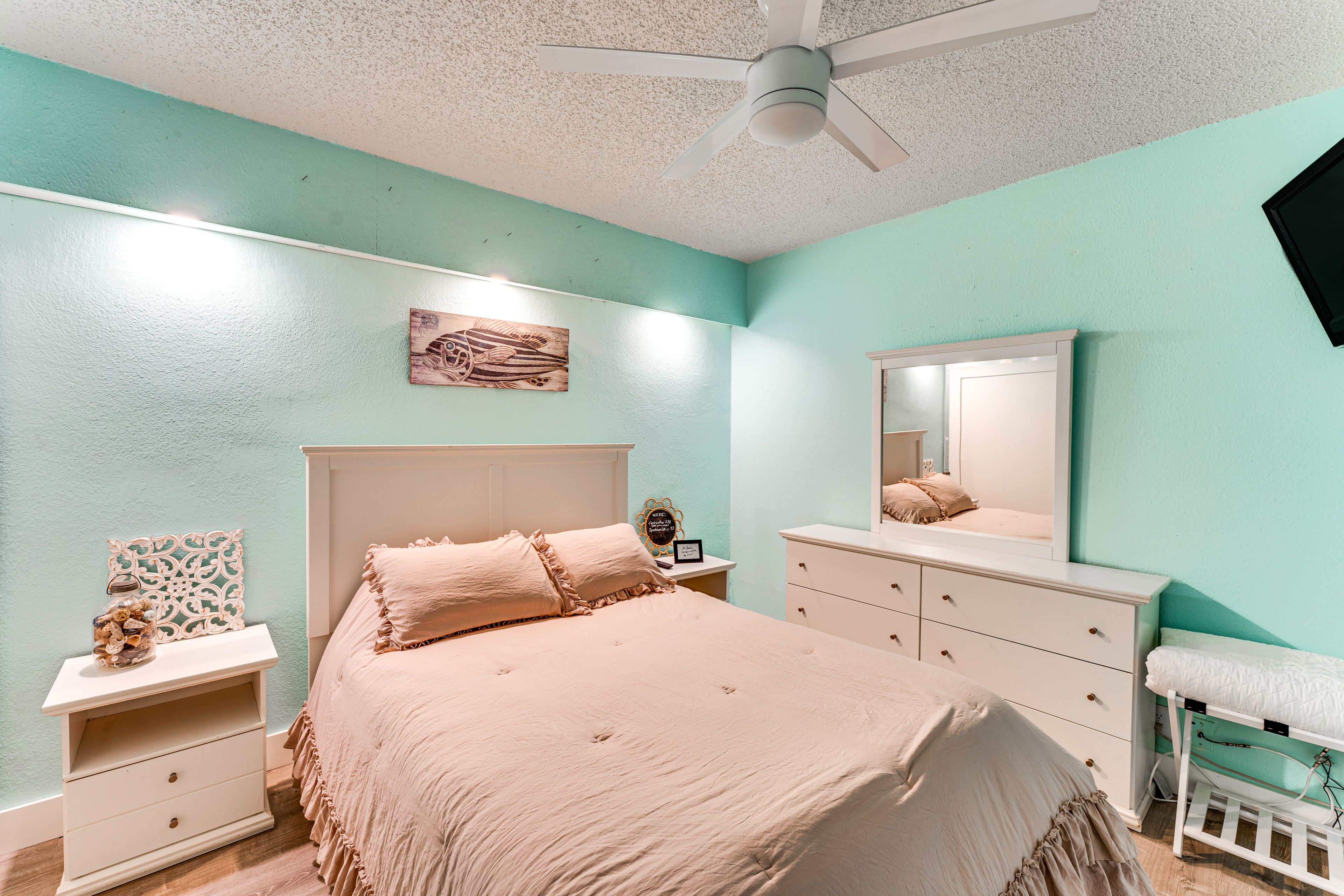 Bedroom 2 | Queen Bed