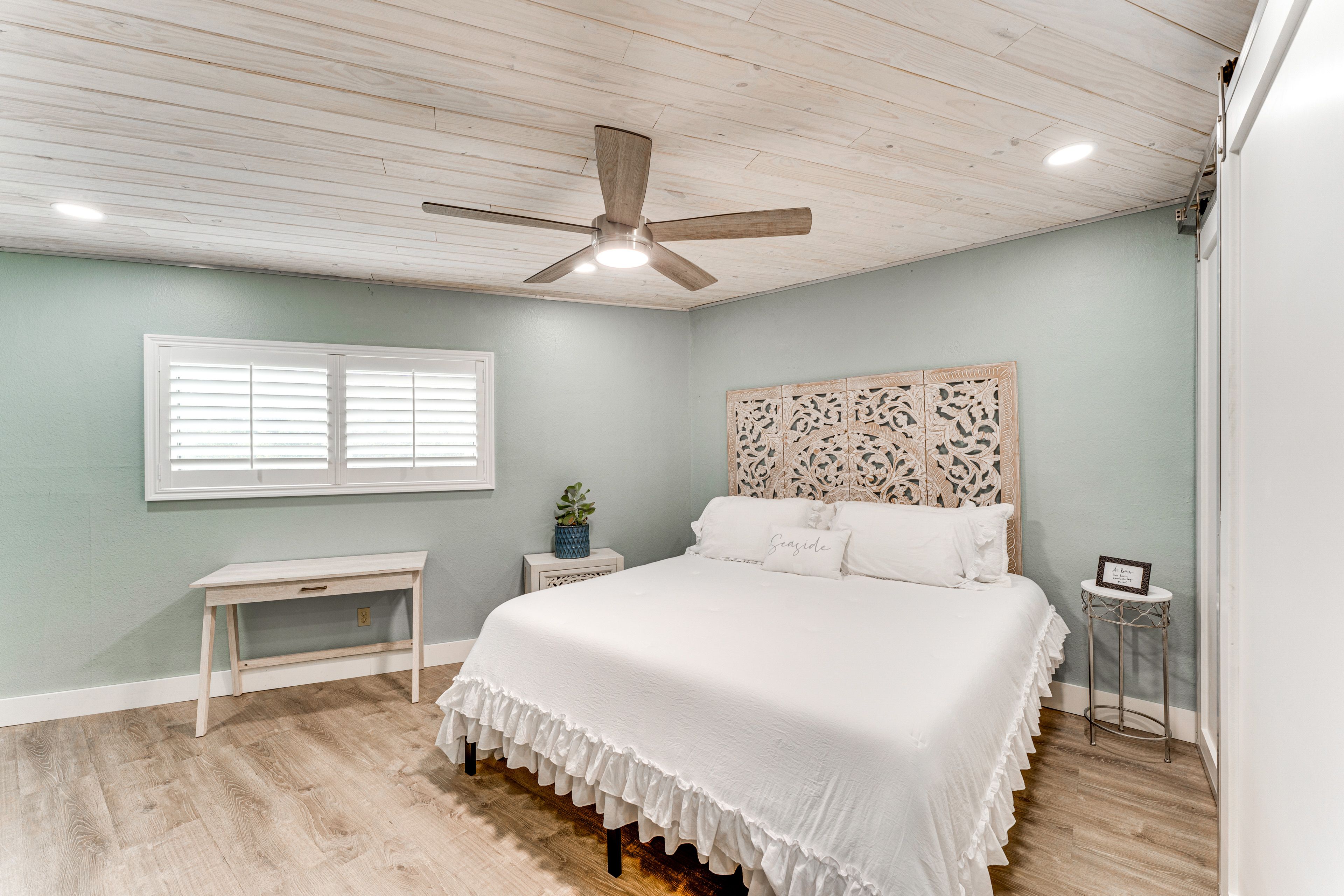 Bedroom 1 | King Bed