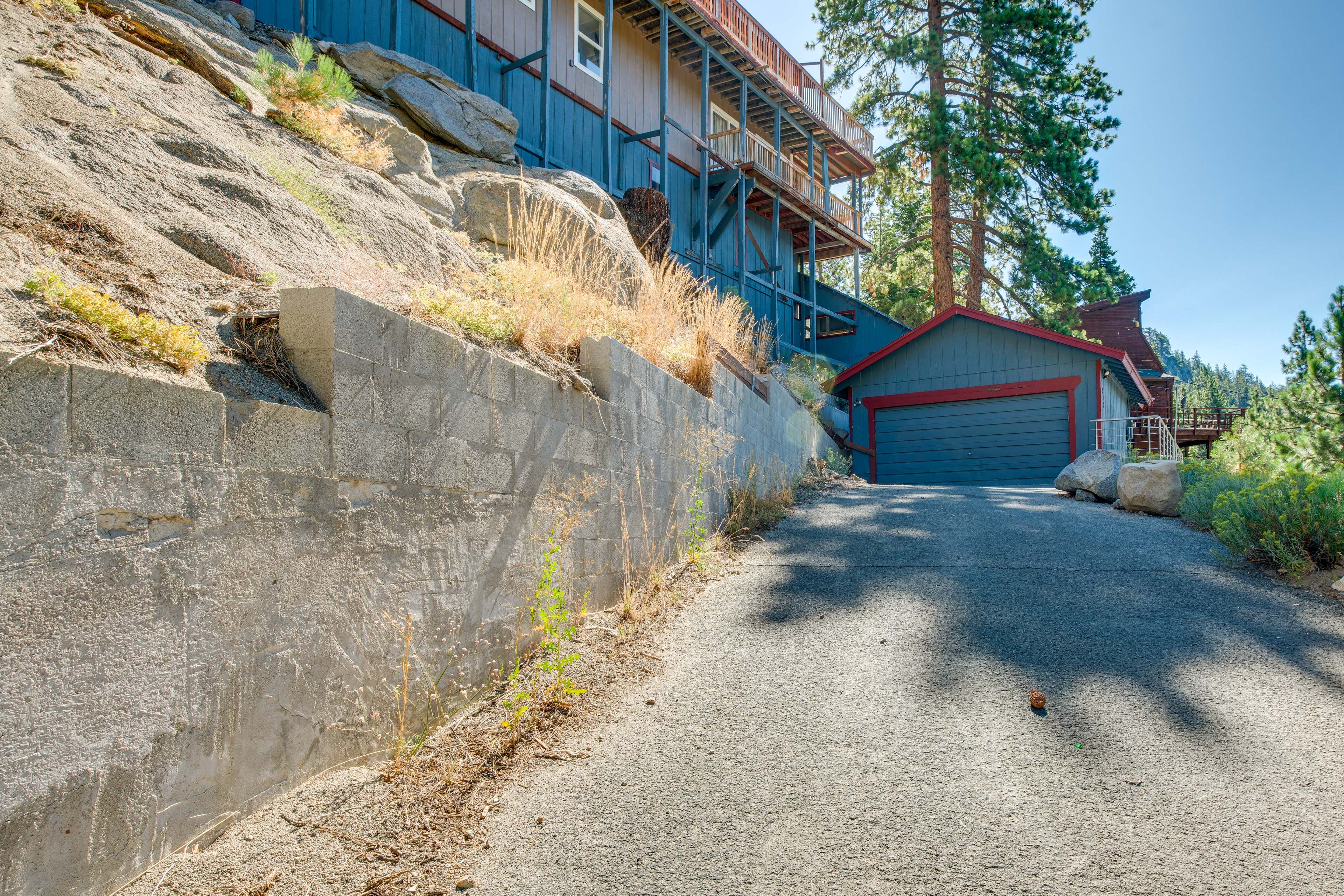 Parking | Garage (2 Vehicles) | Driveway (2 Vehicles)