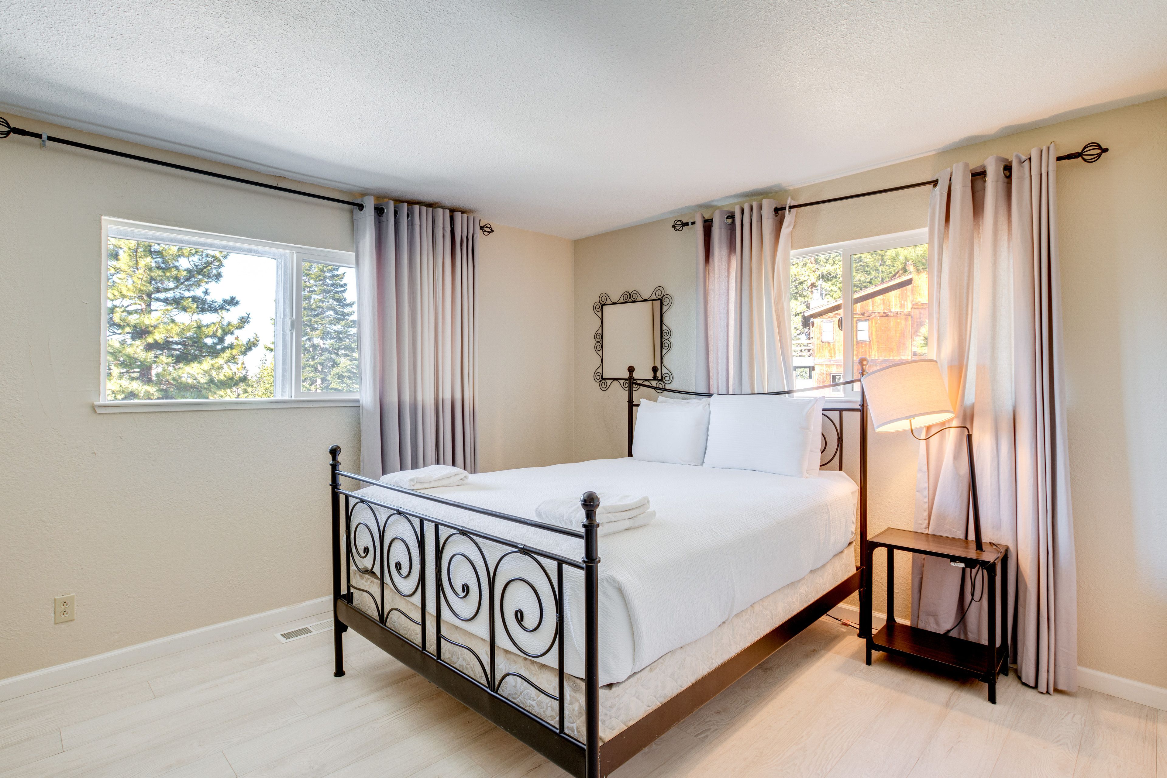 Bedroom 5 | King Bed | Flat-Screen TV | 1st Floor