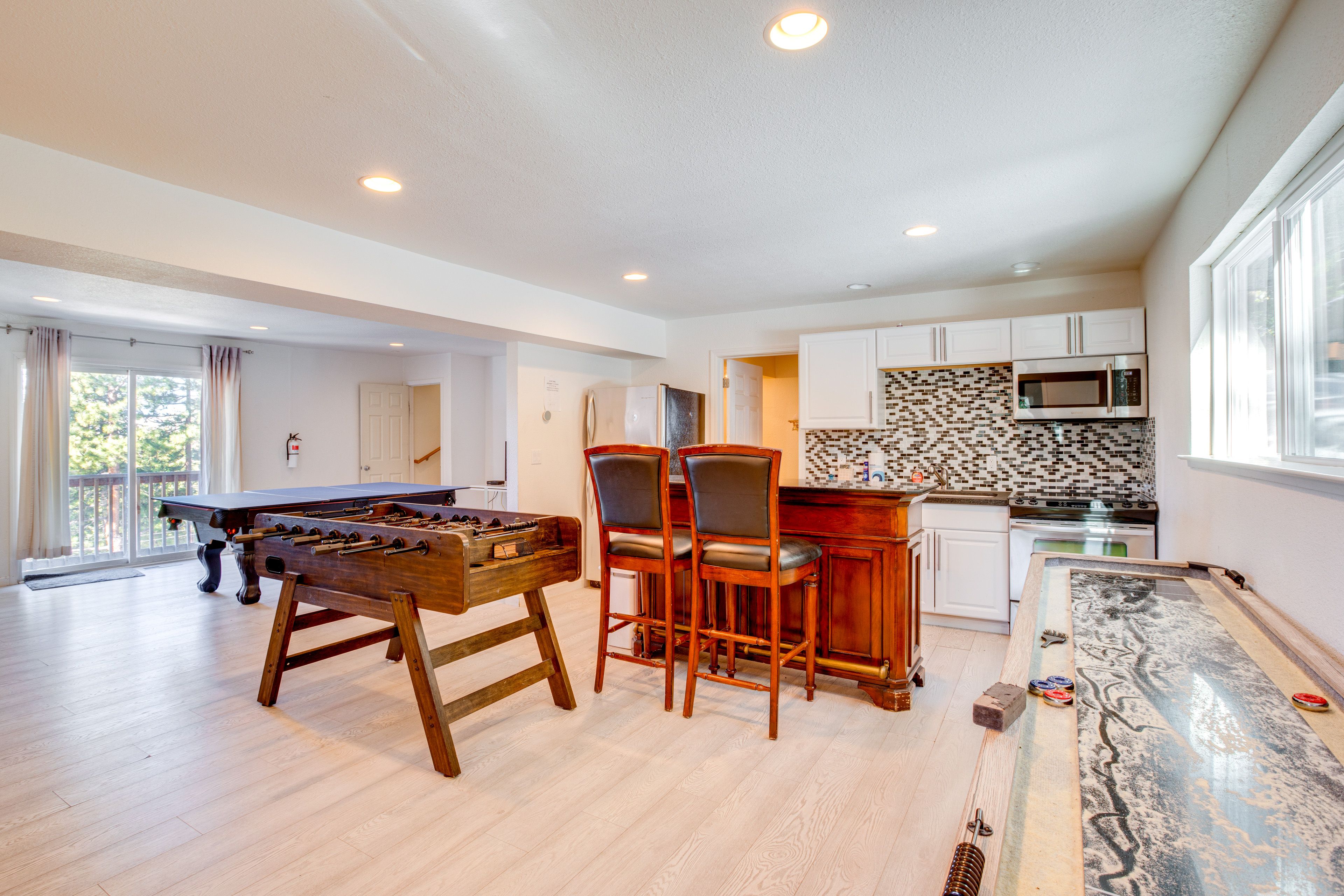 Game Room | Pool Table | Shuffleboard | Foosball Table | Kitchenette