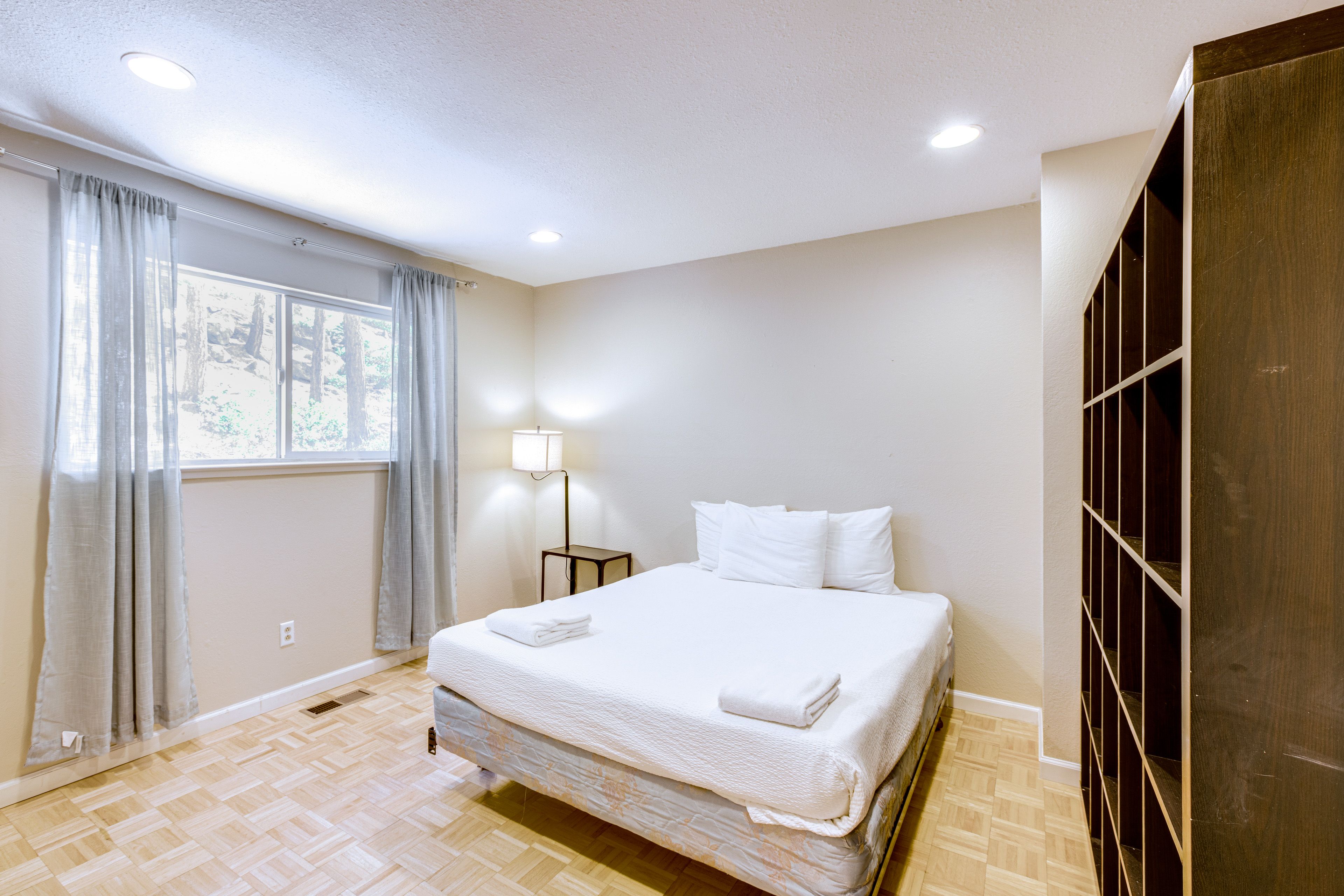 Bedroom 2 | Queen Bed | 1st Floor