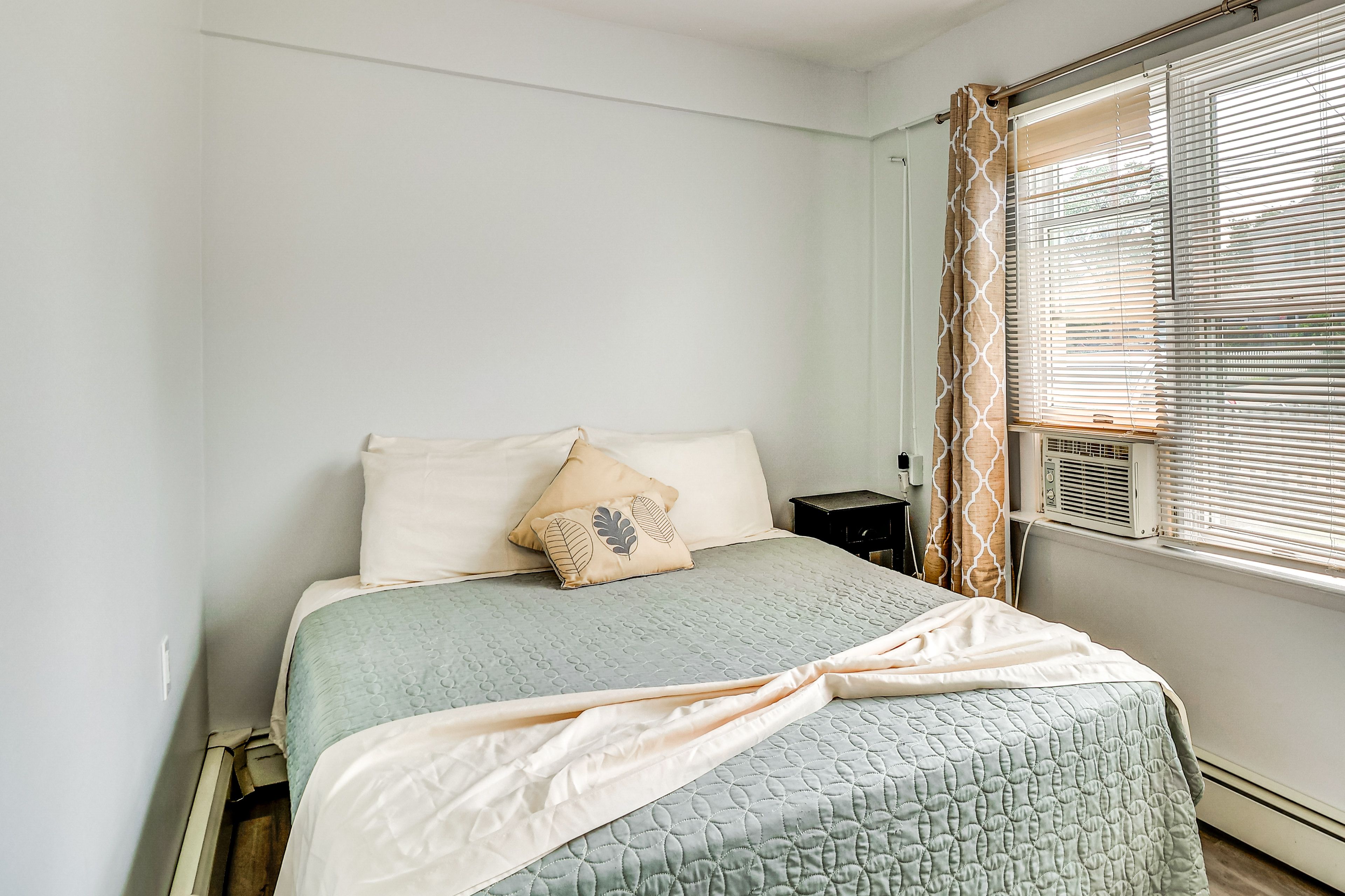 Bedroom 1 | Queen Bed | Linens Provided