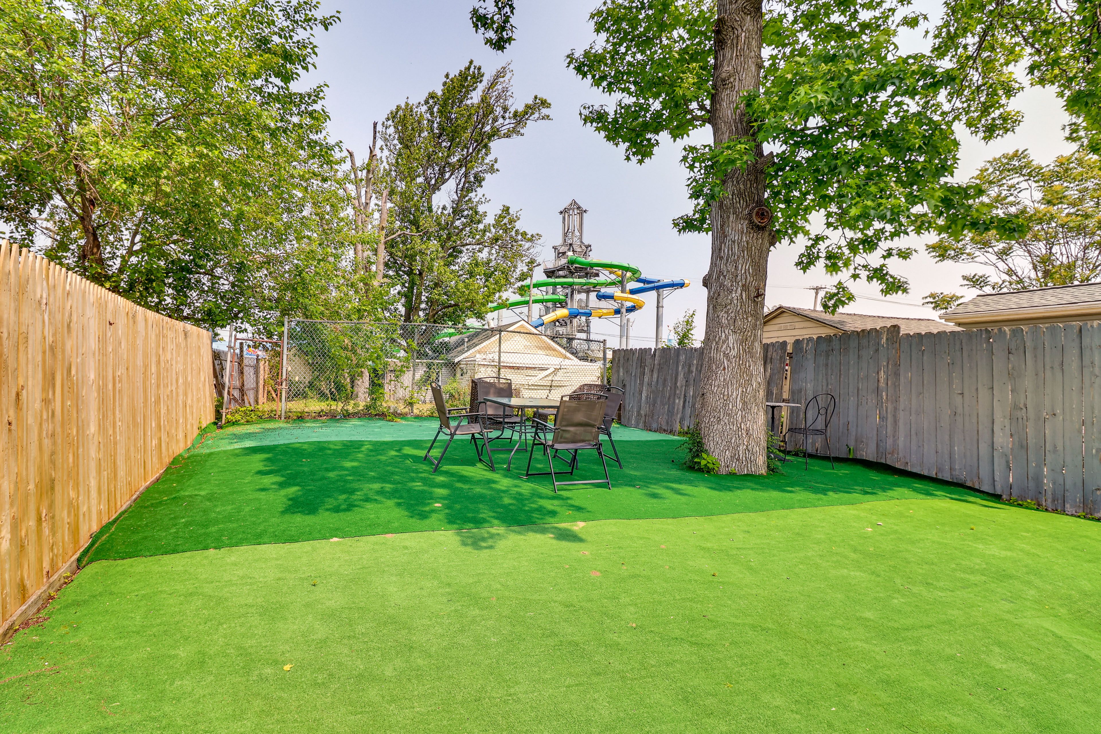 Private Backyard | Outdoor Dining & Seating