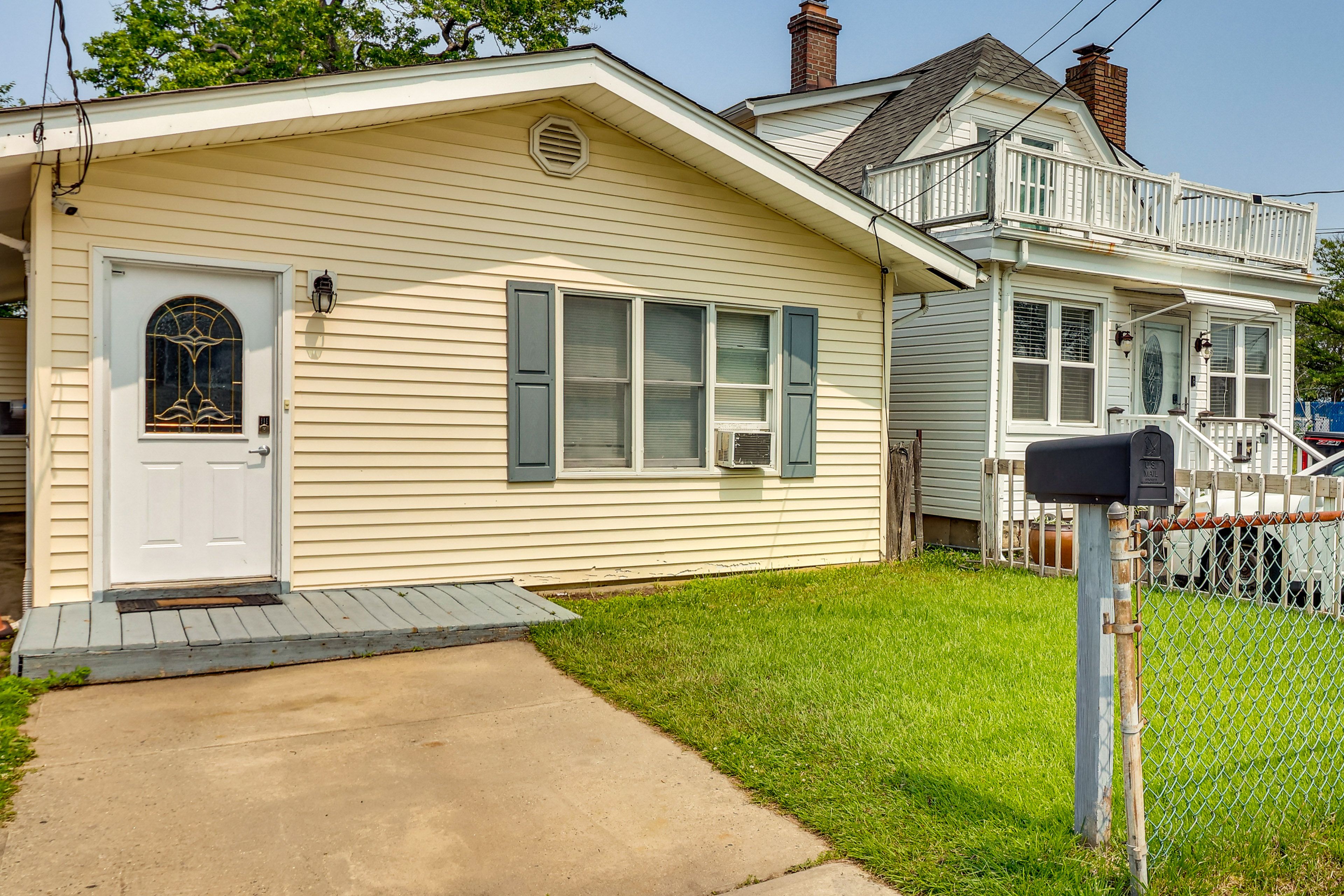 Parking | Driveway (1 Vehicle) | Free Street Parking