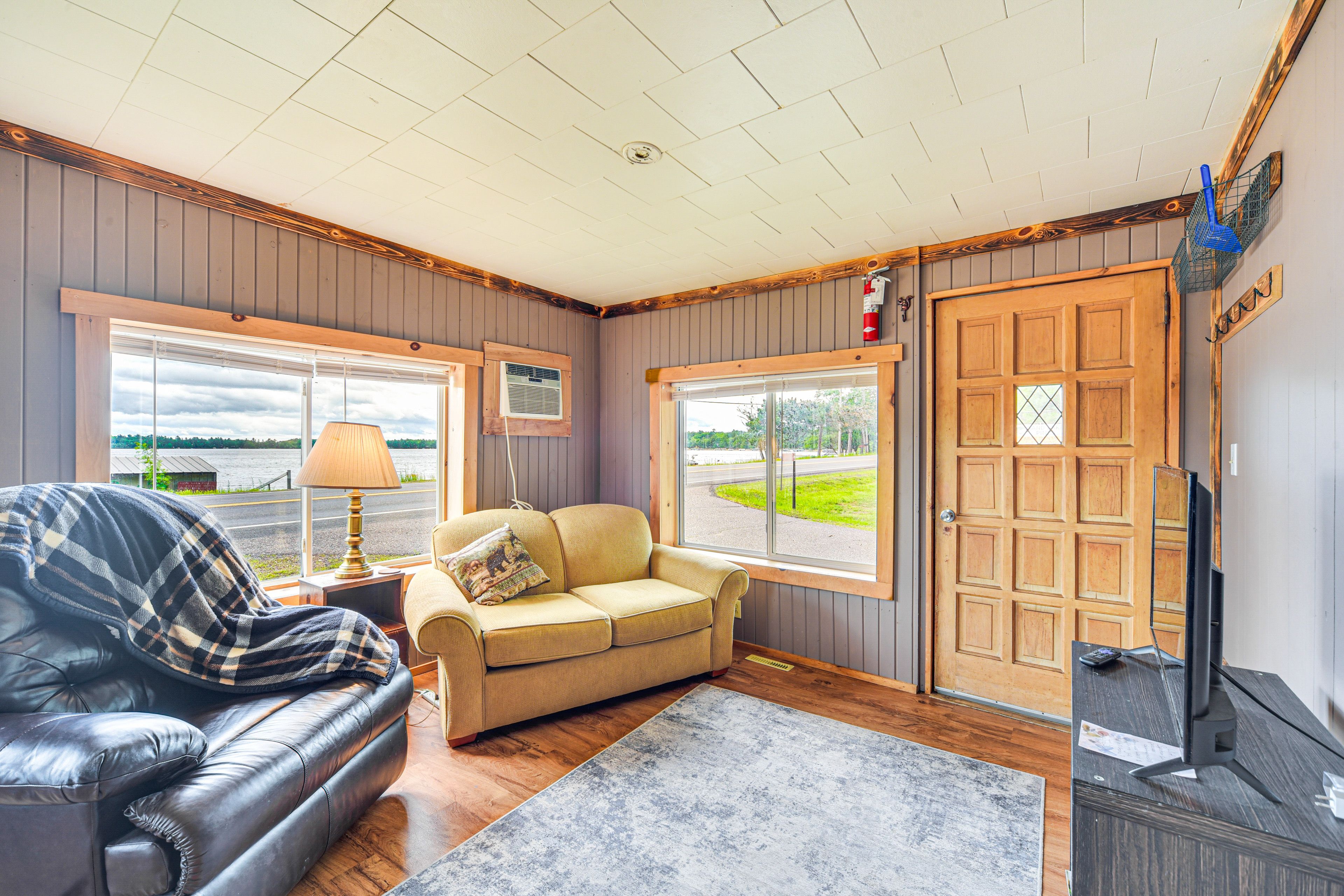 Living Room | Smart TV | Free WiFi