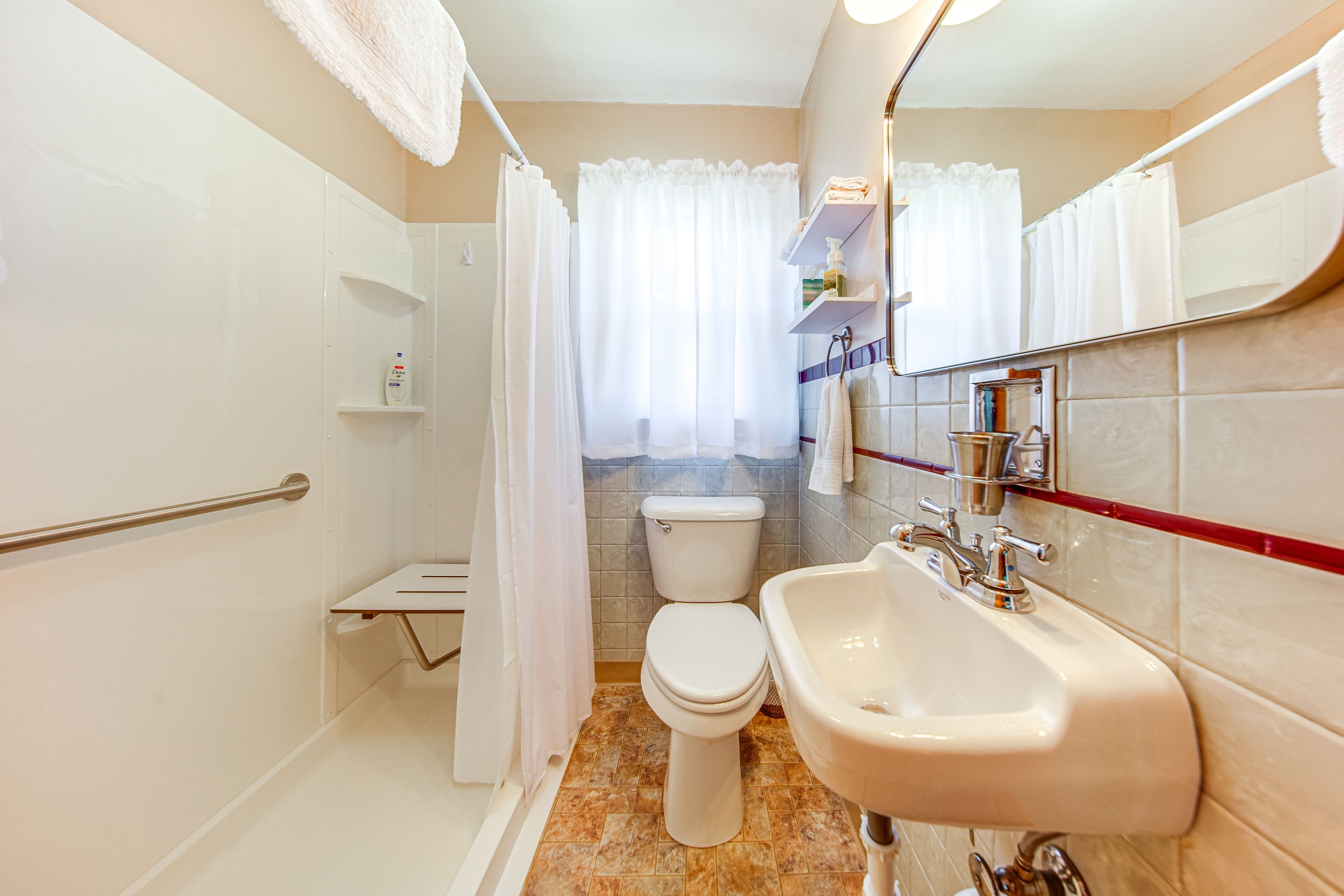 Full Bathroom | Walk-In Shower | Towels Provided | Complimentary Toiletries