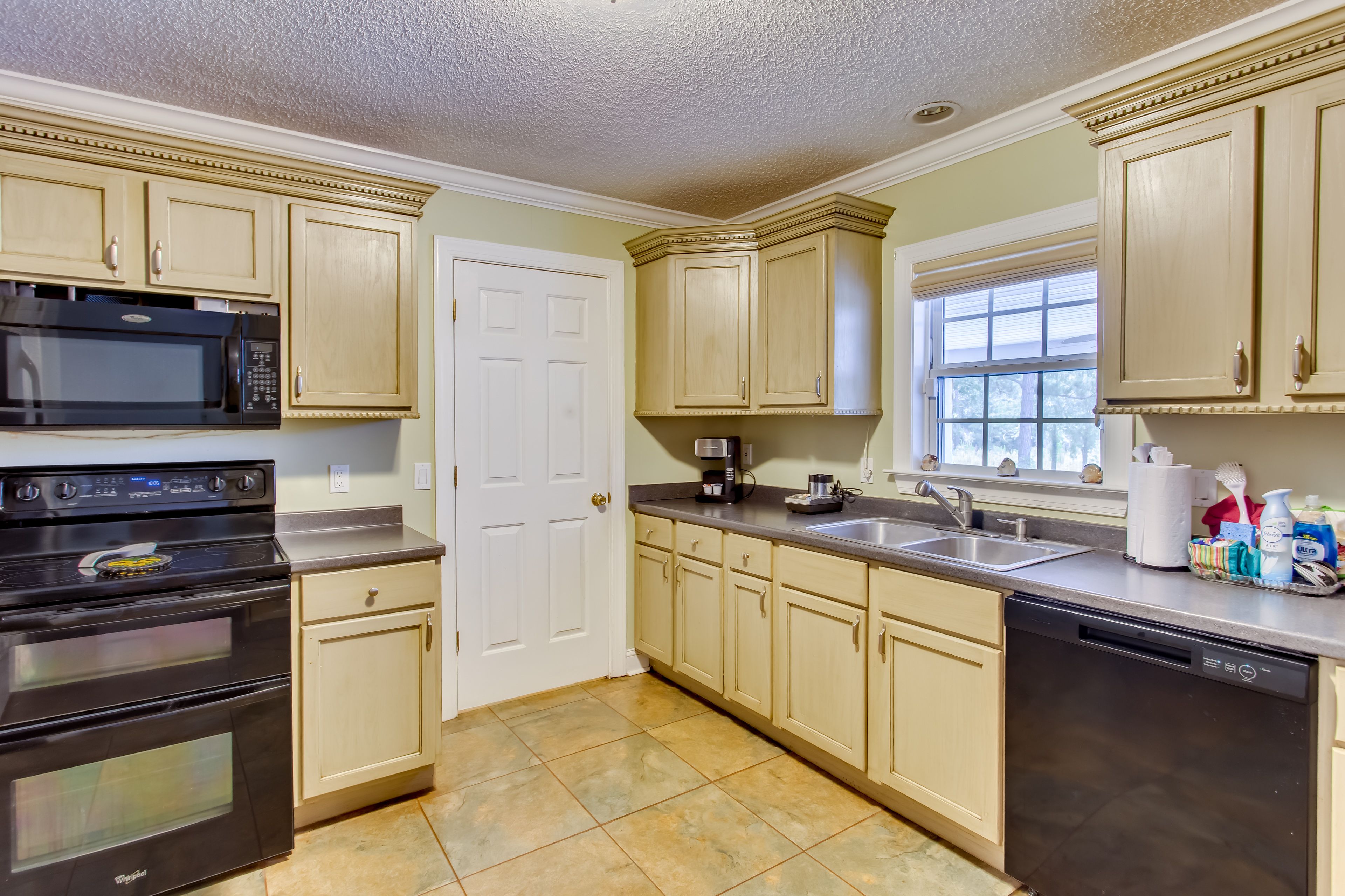 Kitchen | Dishwasher | 1st Floor