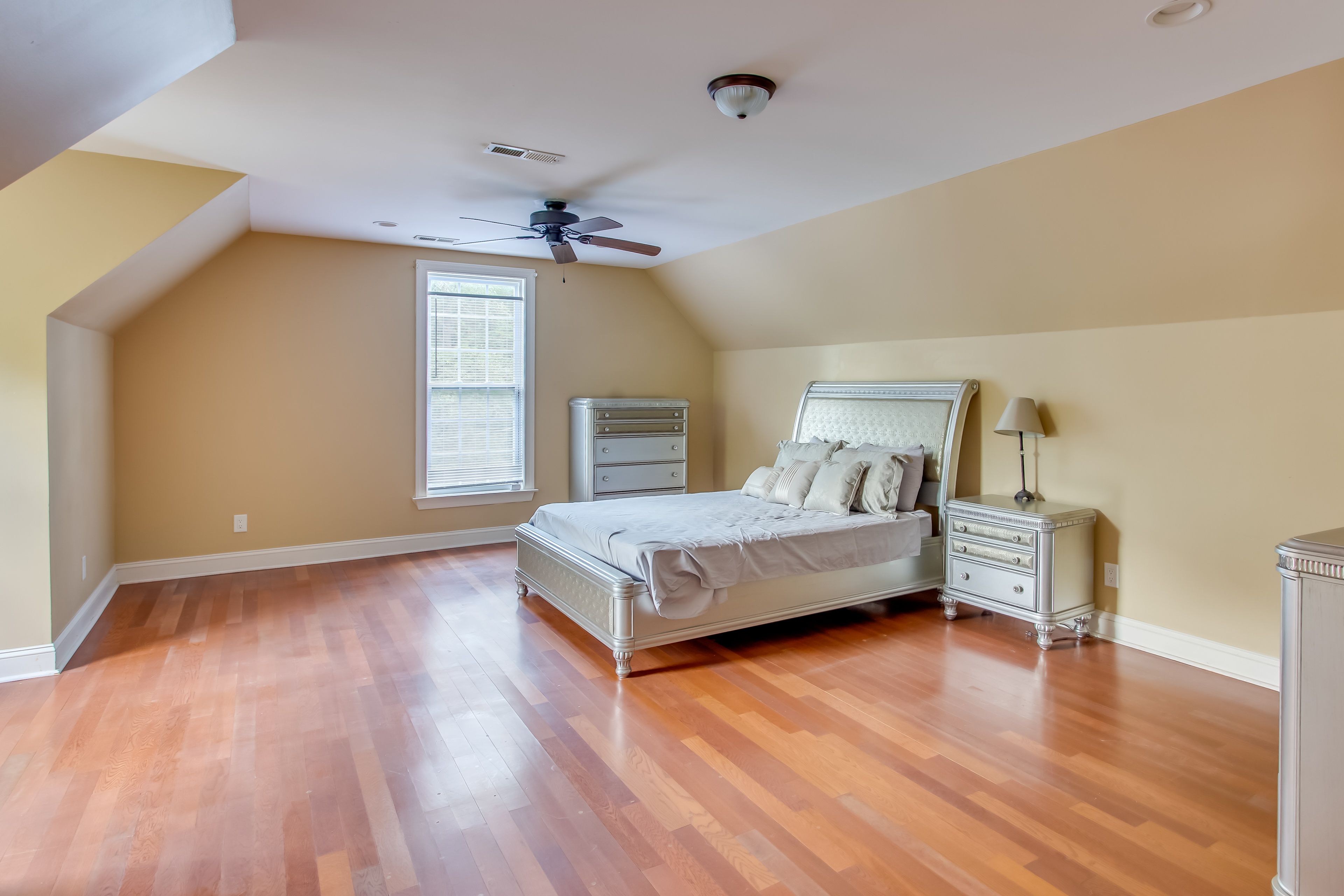 Bedroom 3 | Queen Bed | 2nd Floor