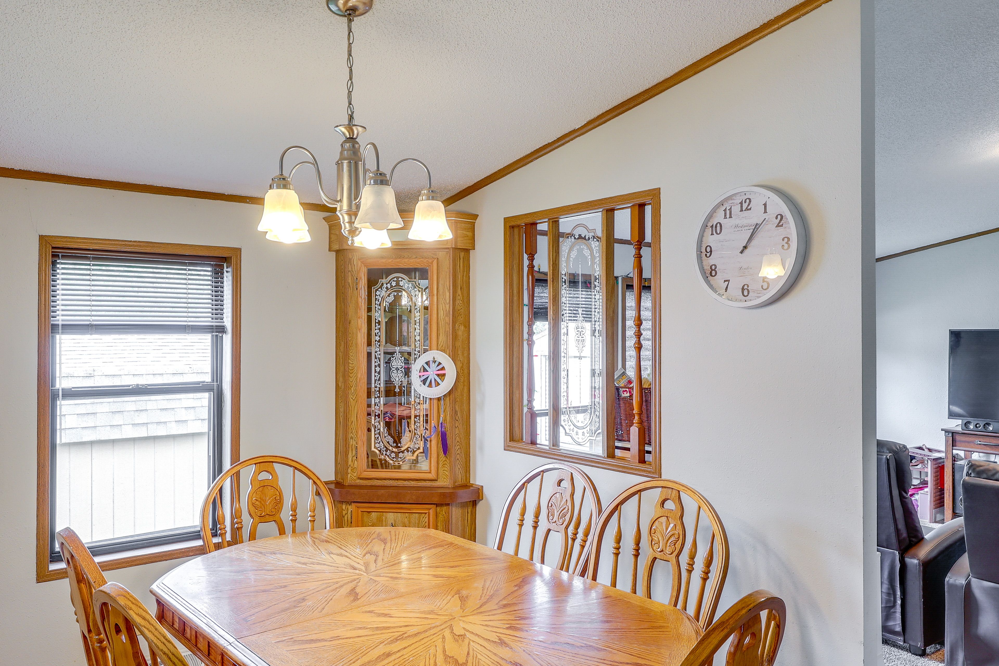 Dining Area | Dishware & Flatware