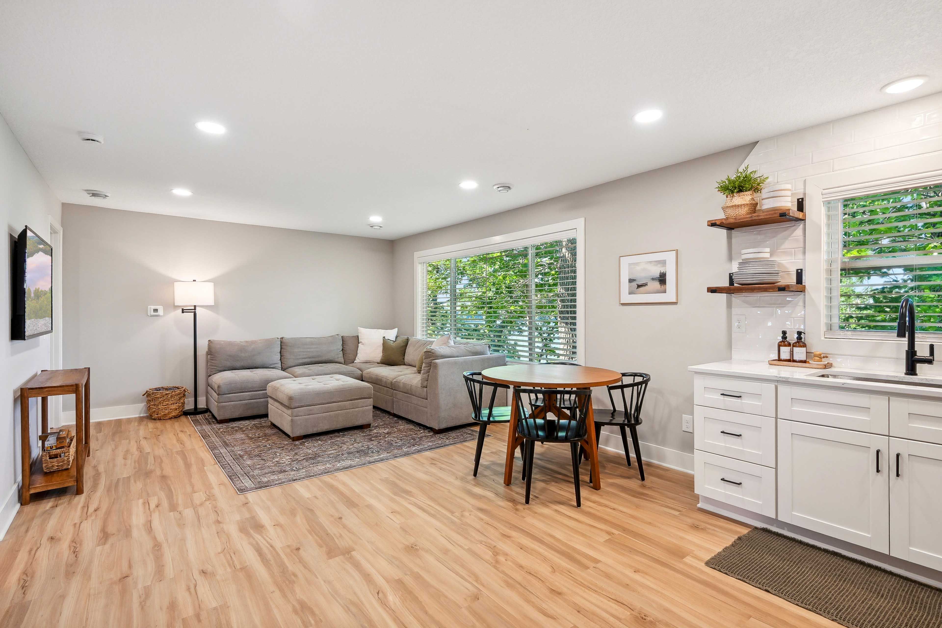 Cabin 2 | Dining Area